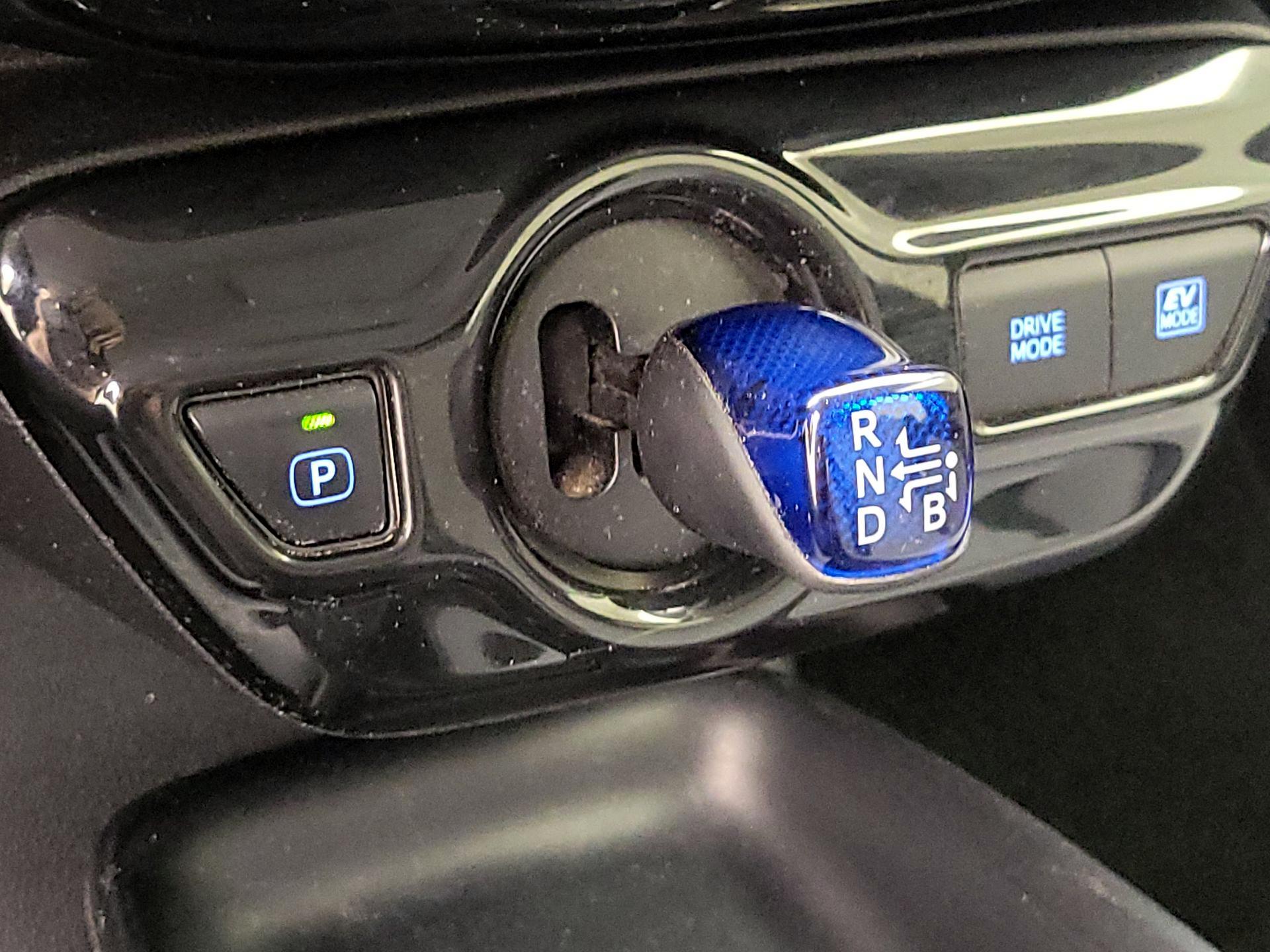 Thumbnail: 2016 Toyota Prius - 15