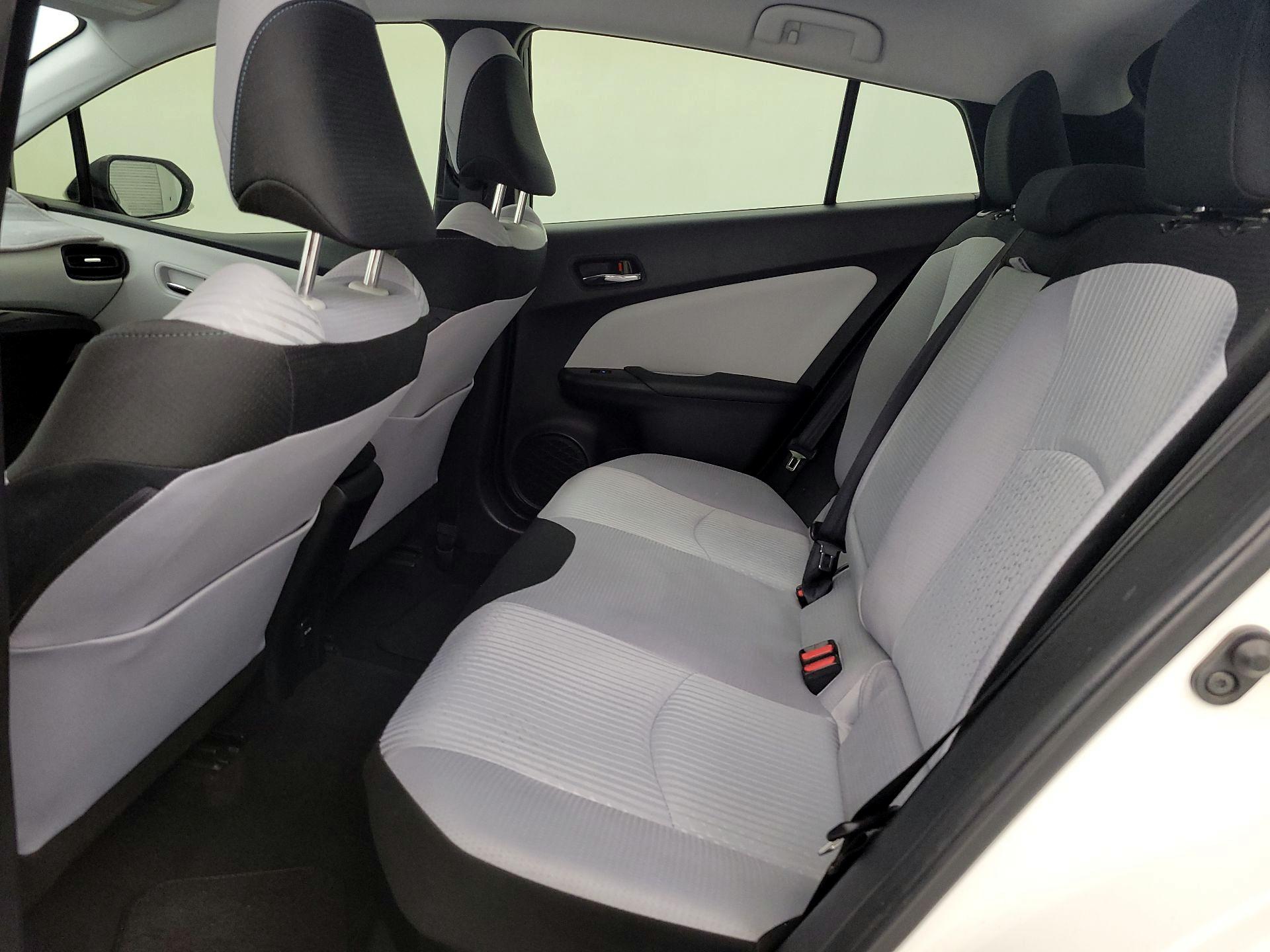 Thumbnail: 2016 Toyota Prius - 16