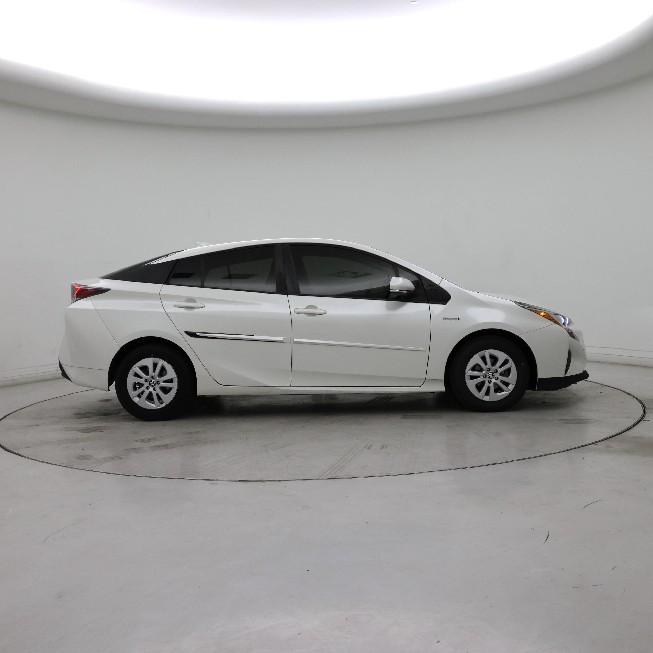 Thumbnail: 2016 Toyota Prius - 7