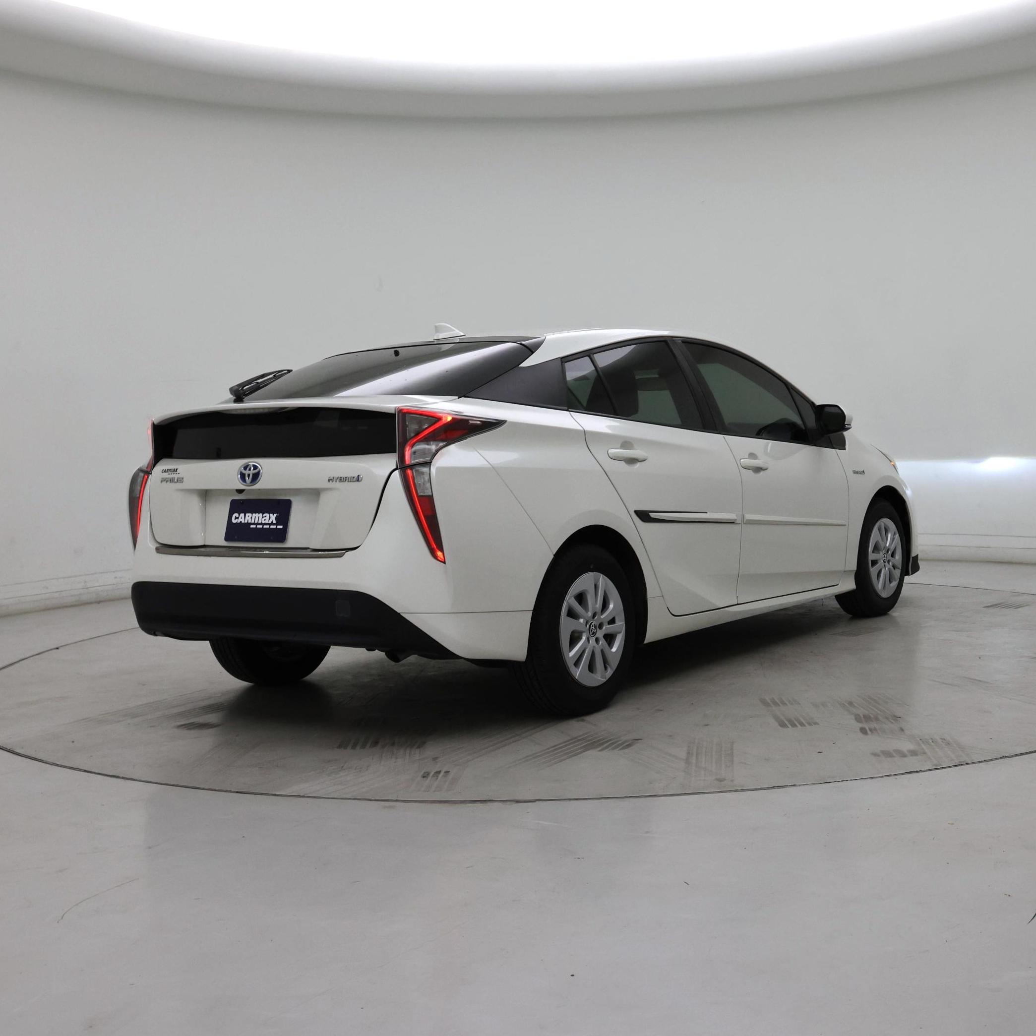 Thumbnail: 2016 Toyota Prius - 8