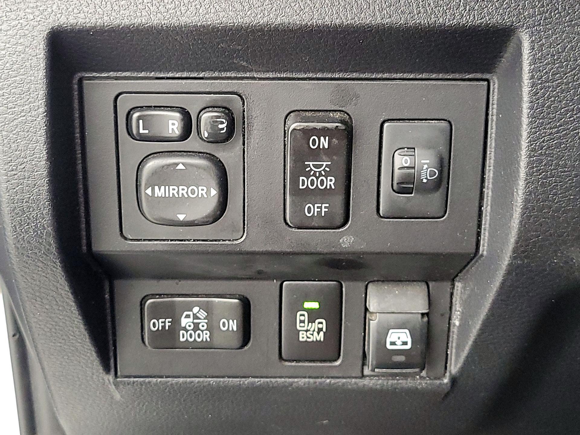 Thumbnail: 2017 Toyota Tundra - 13