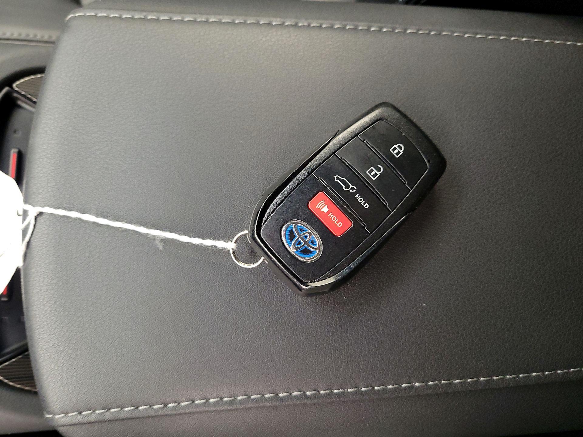 Thumbnail: 2022 Toyota Venza - 16