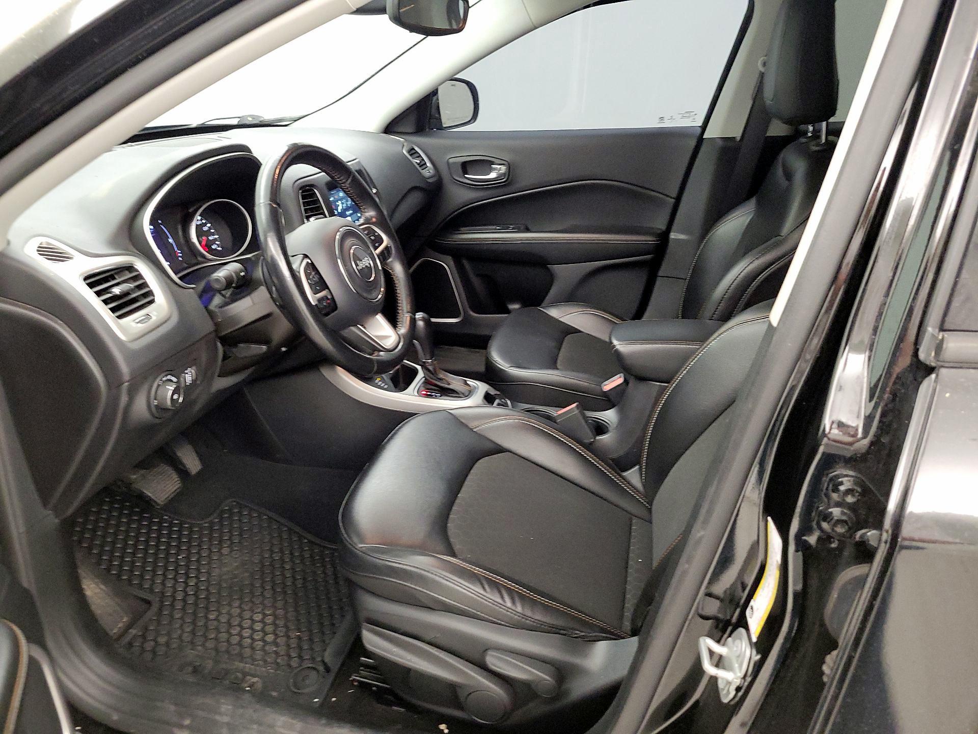 Thumbnail: 2020 Jeep Compass - 9