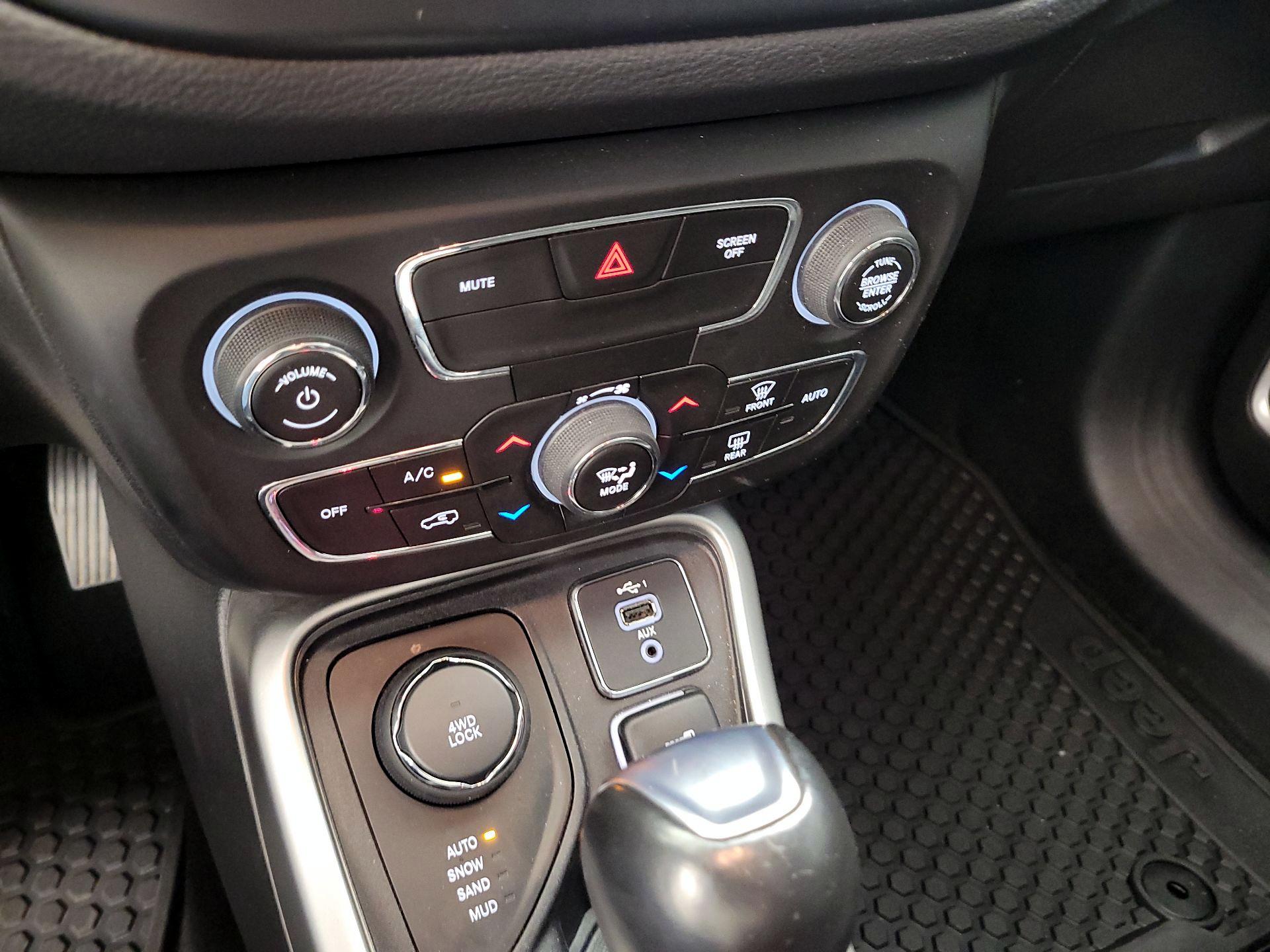 Thumbnail: 2020 Jeep Compass - 12