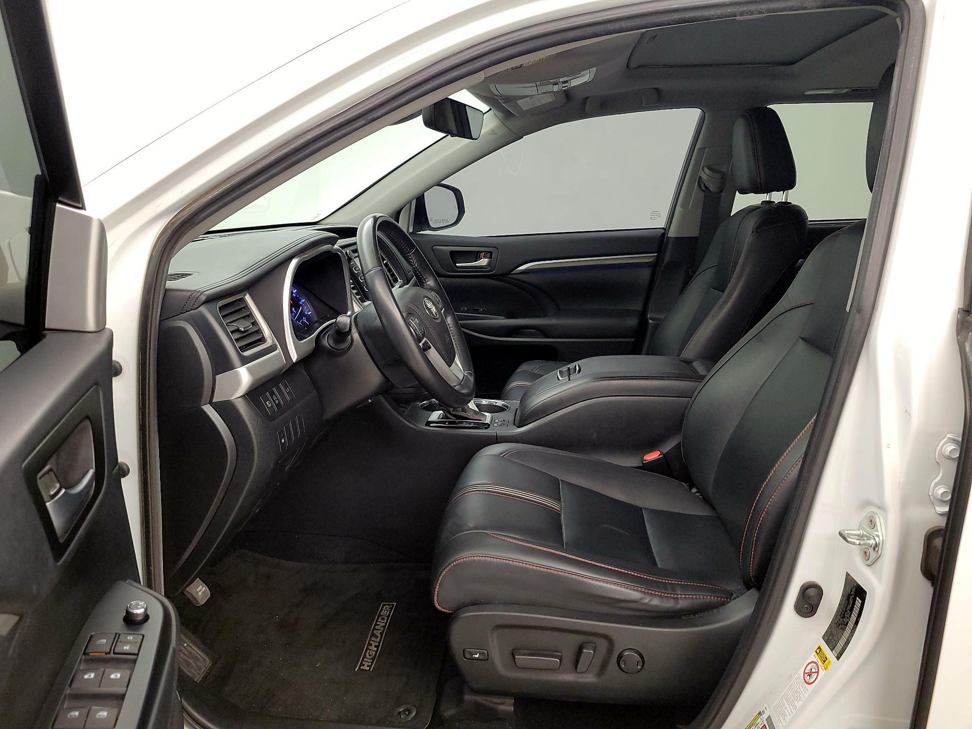 Thumbnail: 2019 Toyota Highlander - 11