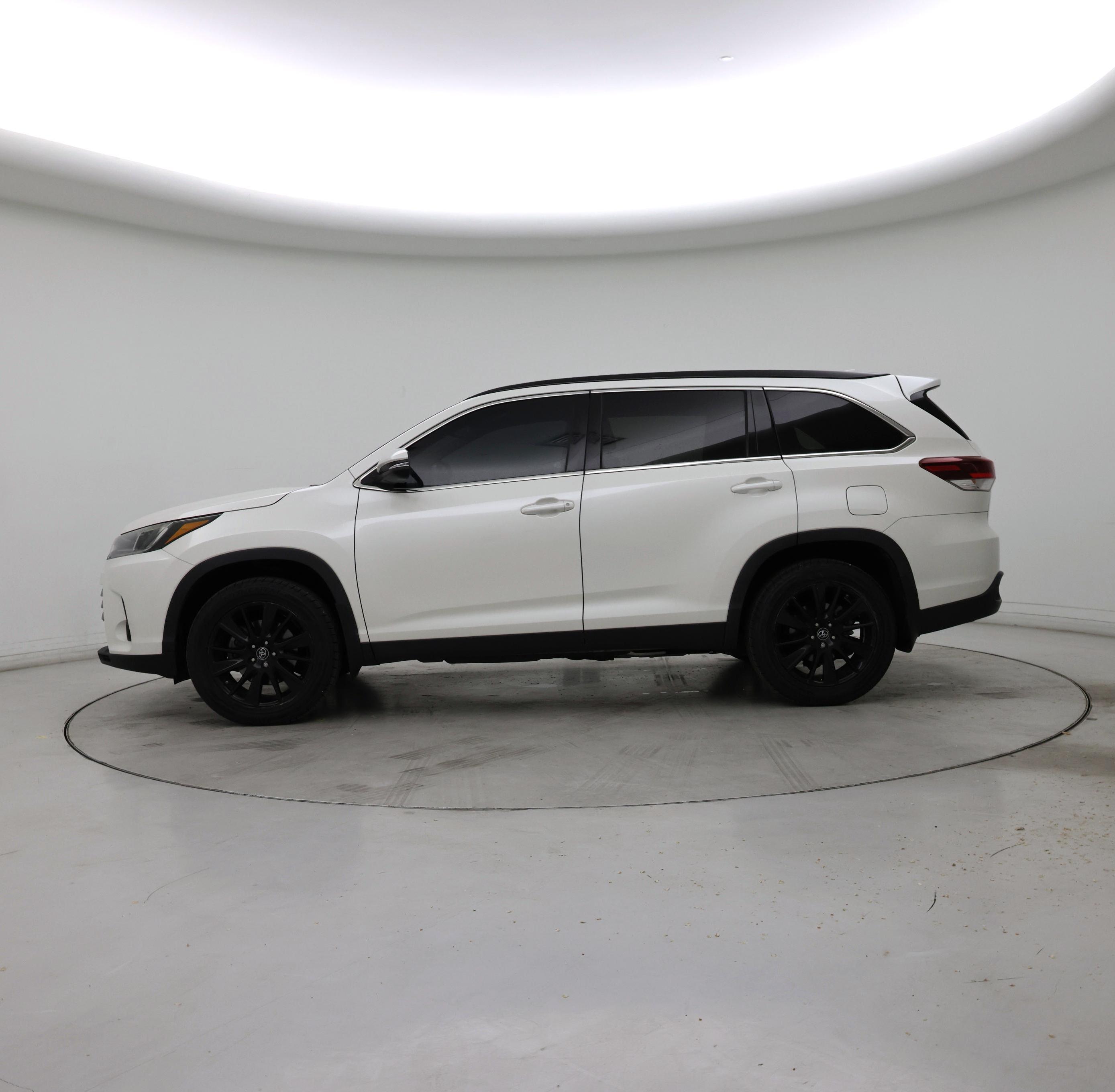 Thumbnail: 2019 Toyota Highlander - 3