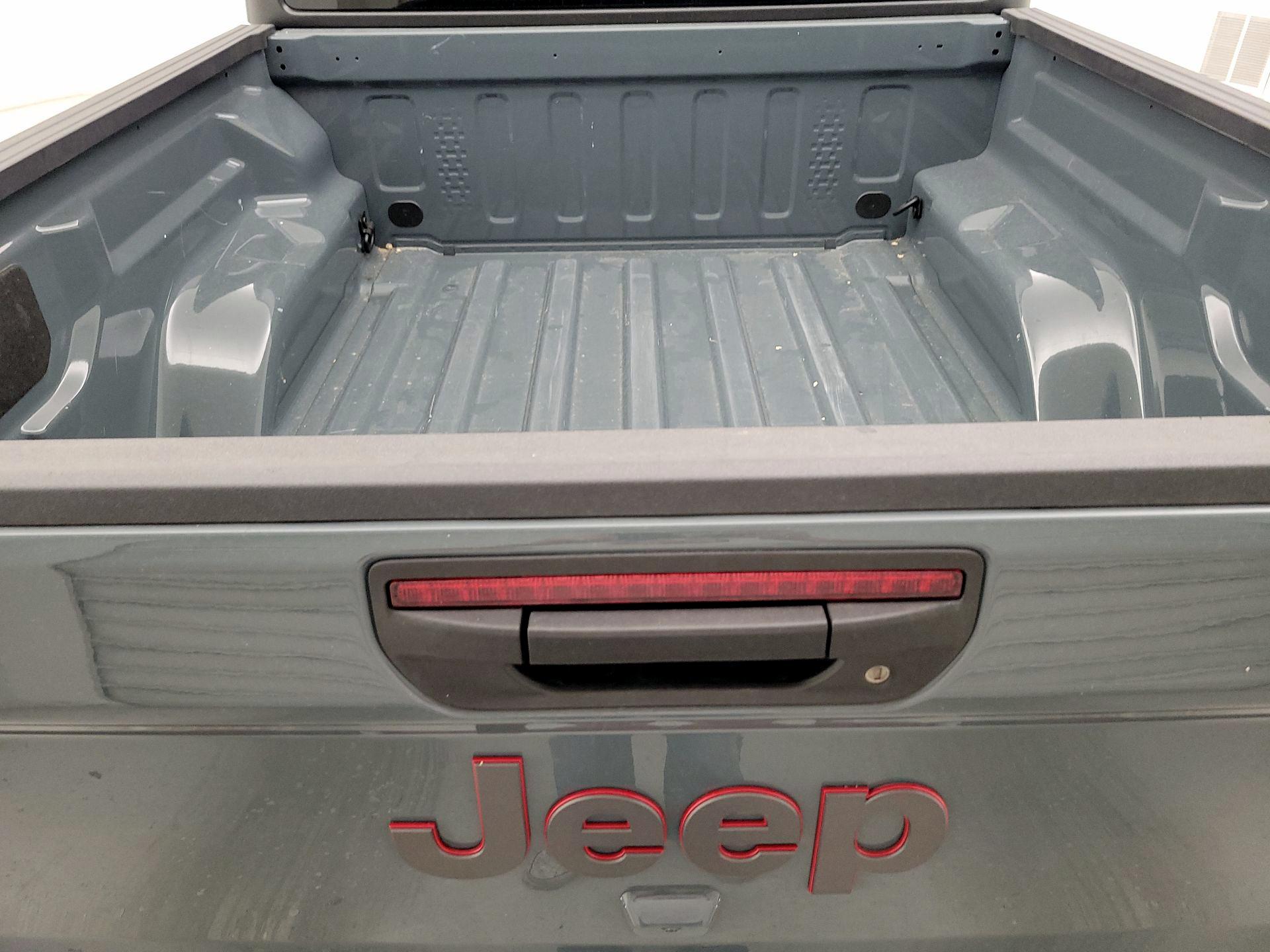 Thumbnail: 2025 Jeep Gladiator - 14