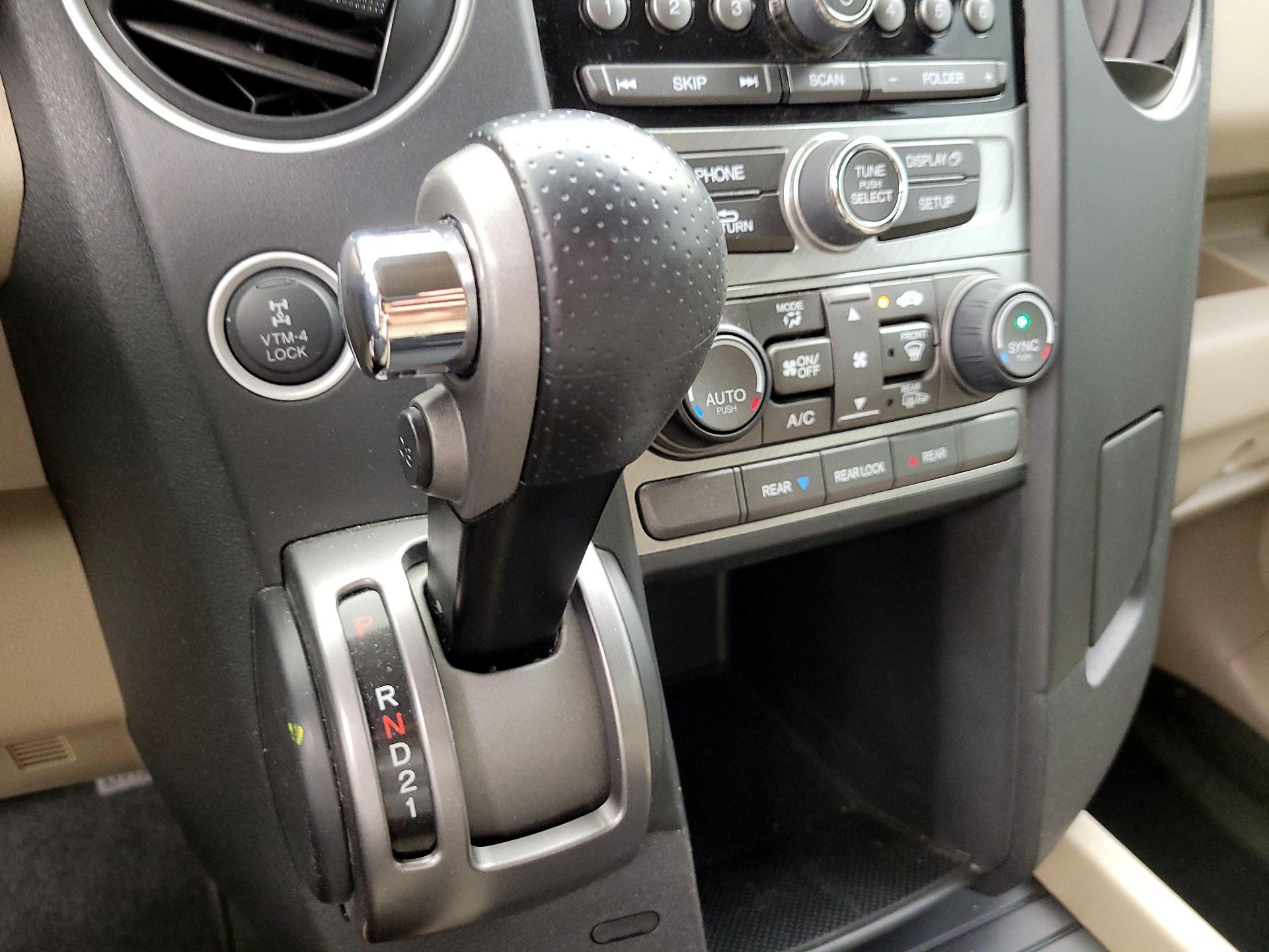 Thumbnail: 2015 Honda Pilot - 17