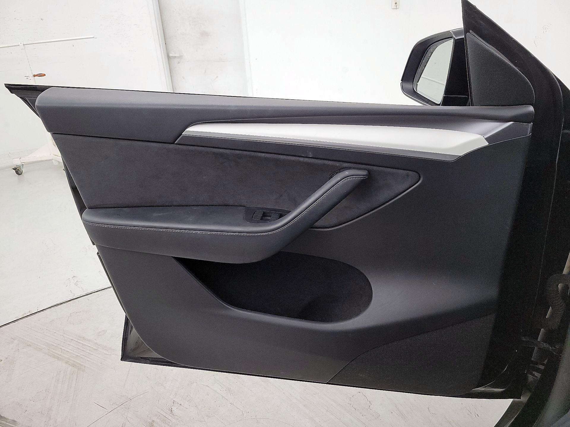 Thumbnail: 2023 Tesla Model Y - 12