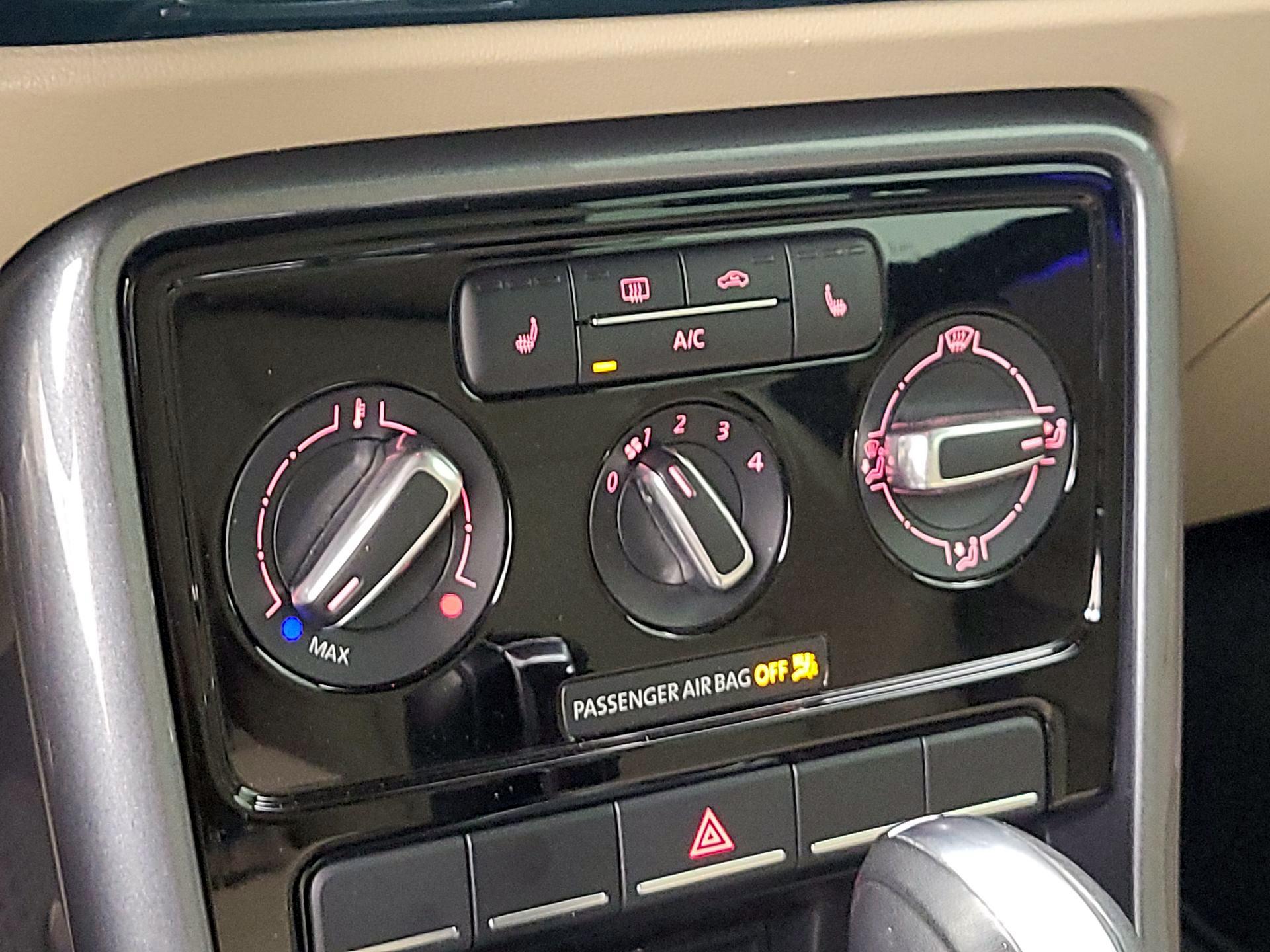 Thumbnail: 2018 Volkswagen Beetle - 15