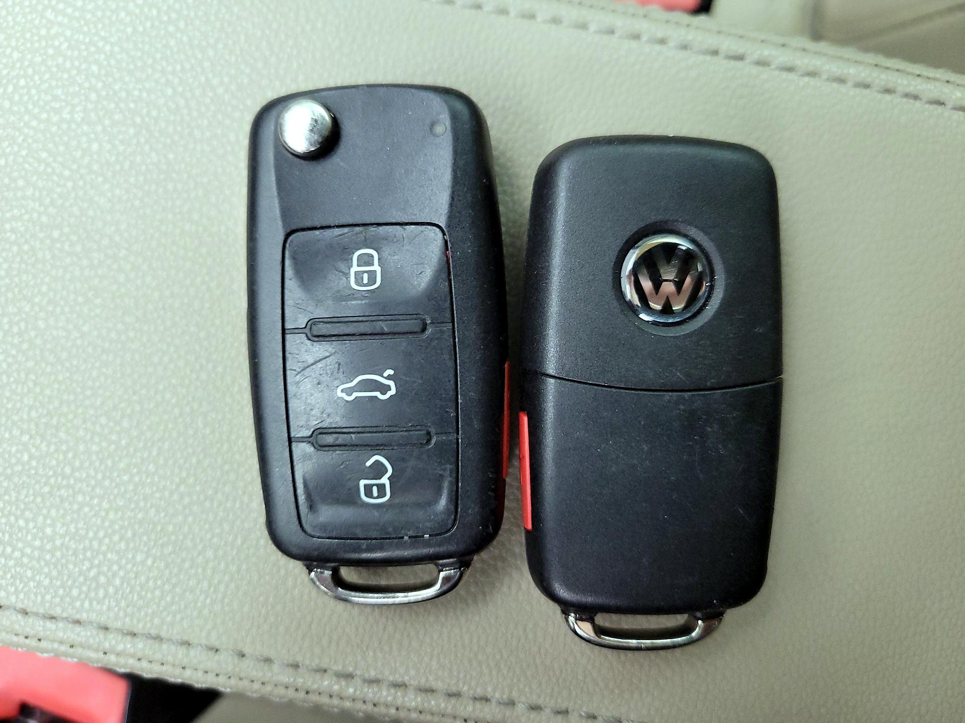 Thumbnail: 2018 Volkswagen Beetle - 20