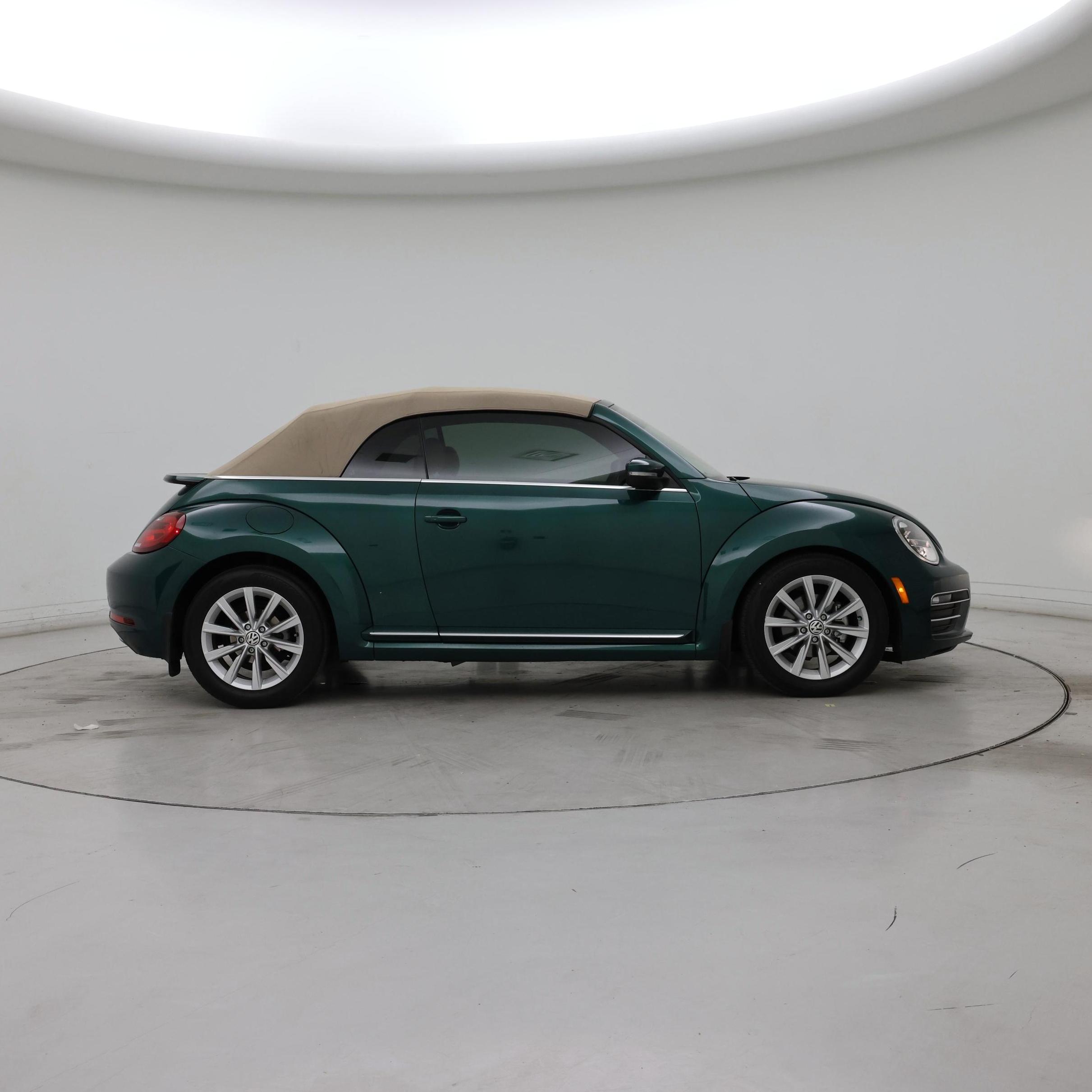 Thumbnail: 2018 Volkswagen Beetle - 7