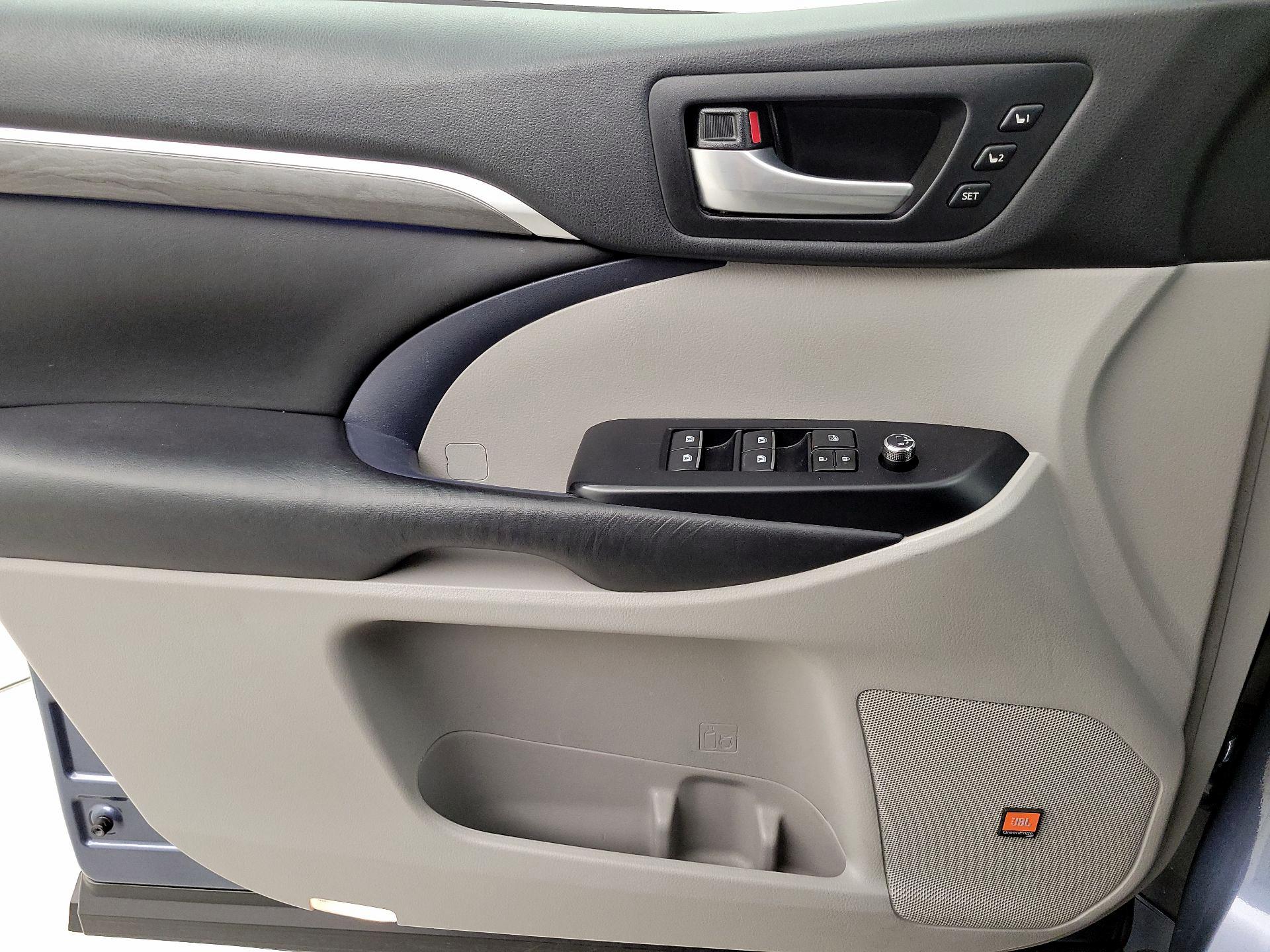 Thumbnail: 2018 Toyota Highlander - 12