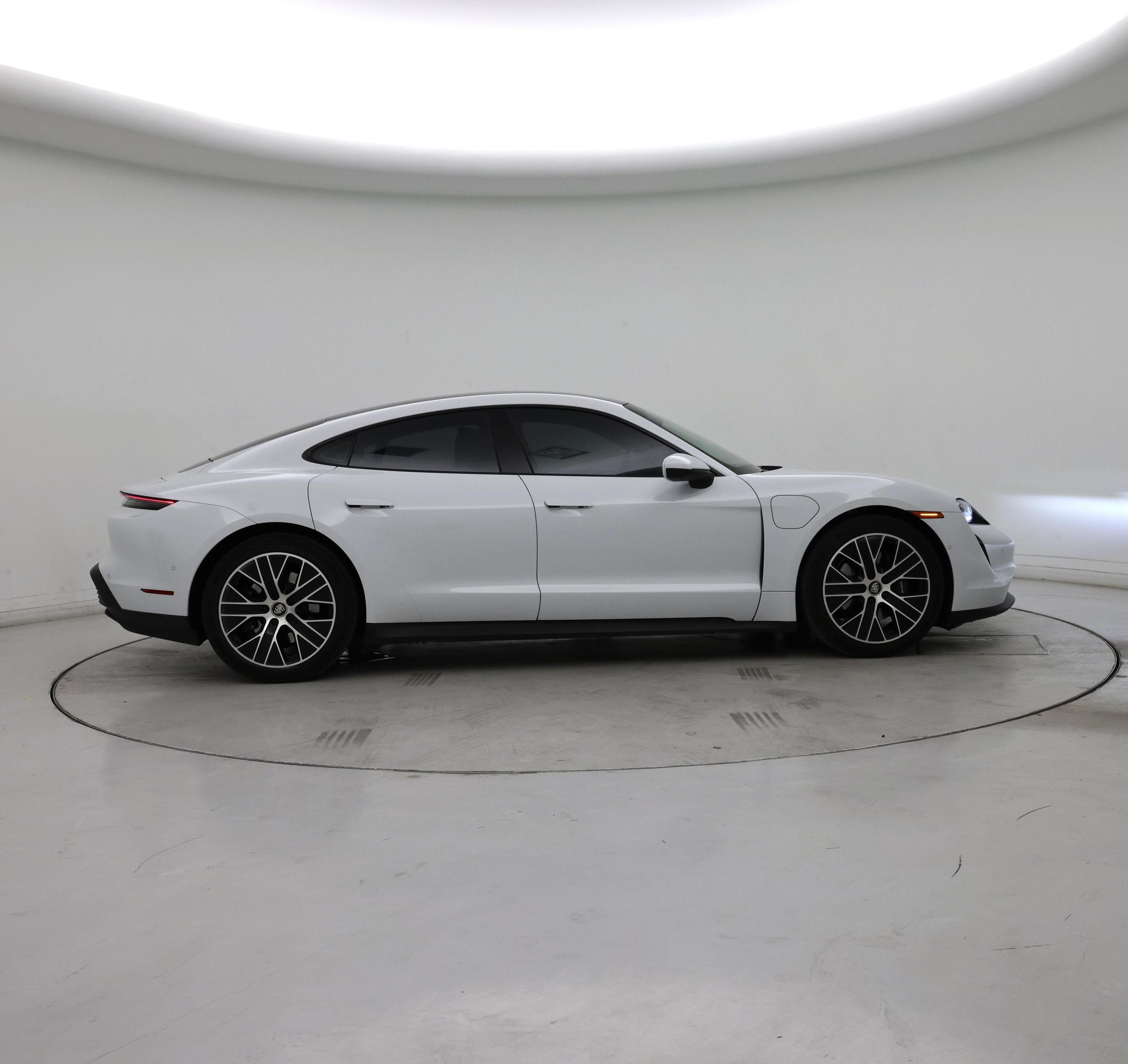 Thumbnail: 2022 Porsche Taycan - 7