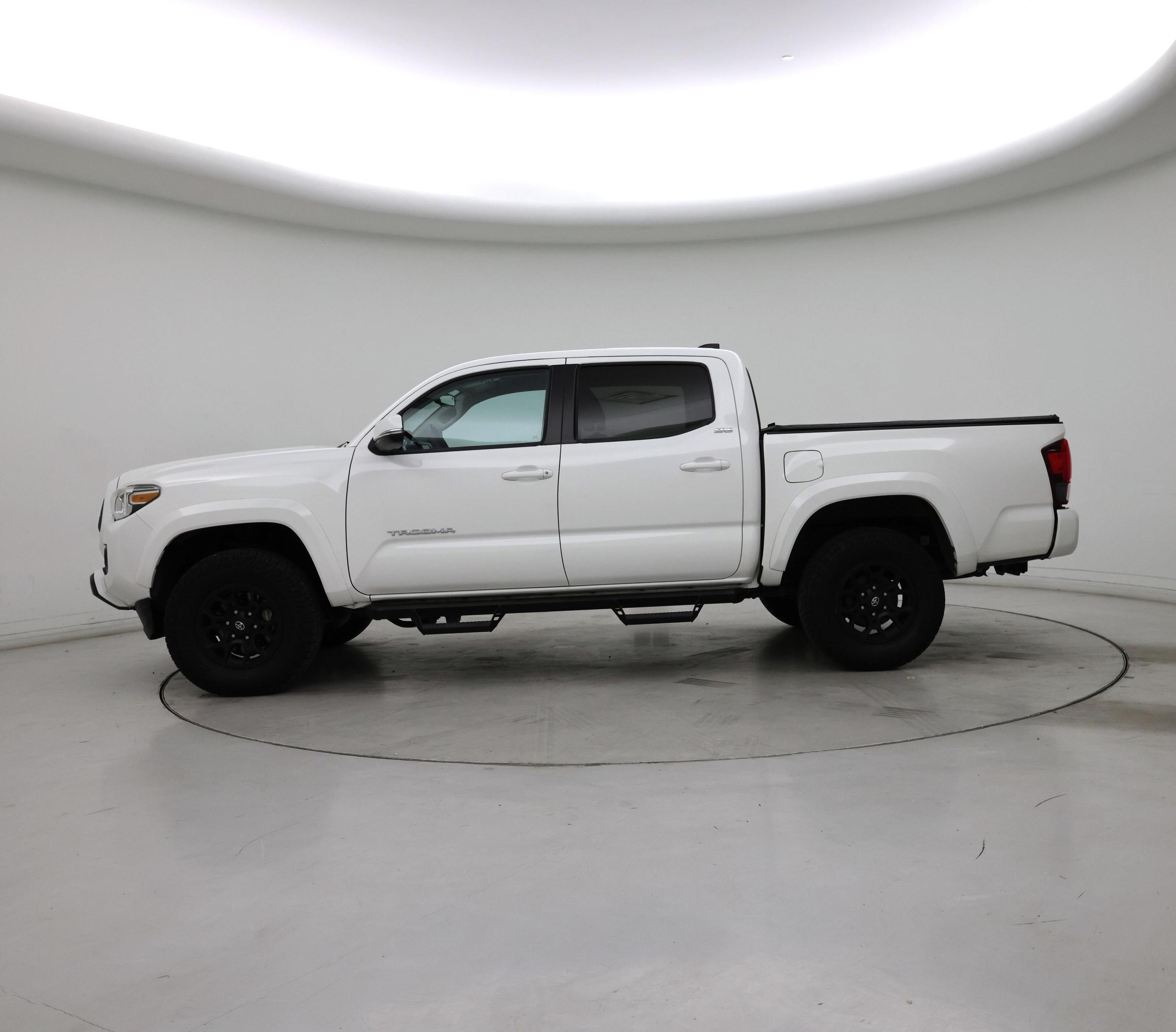 Thumbnail: 2020 Toyota Tacoma - 3
