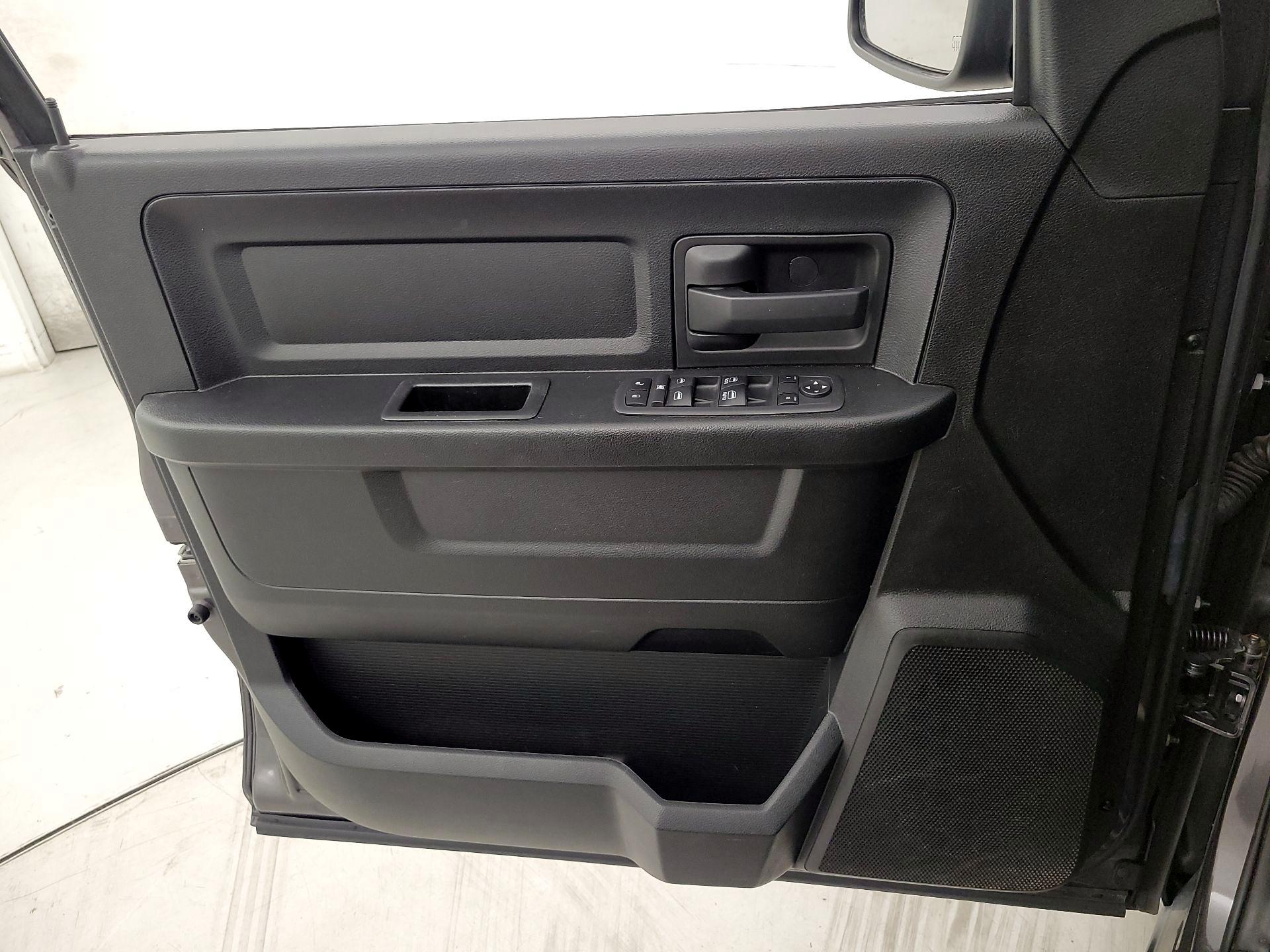 Thumbnail: 2019 RAM 1500 Classic - 12