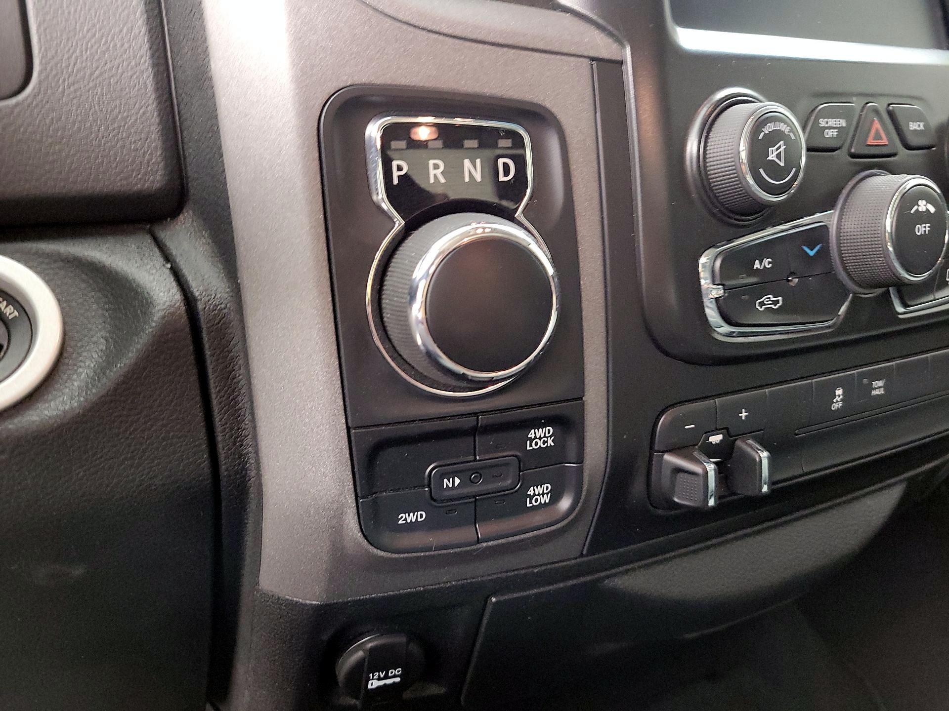 Thumbnail: 2019 RAM 1500 Classic - 18