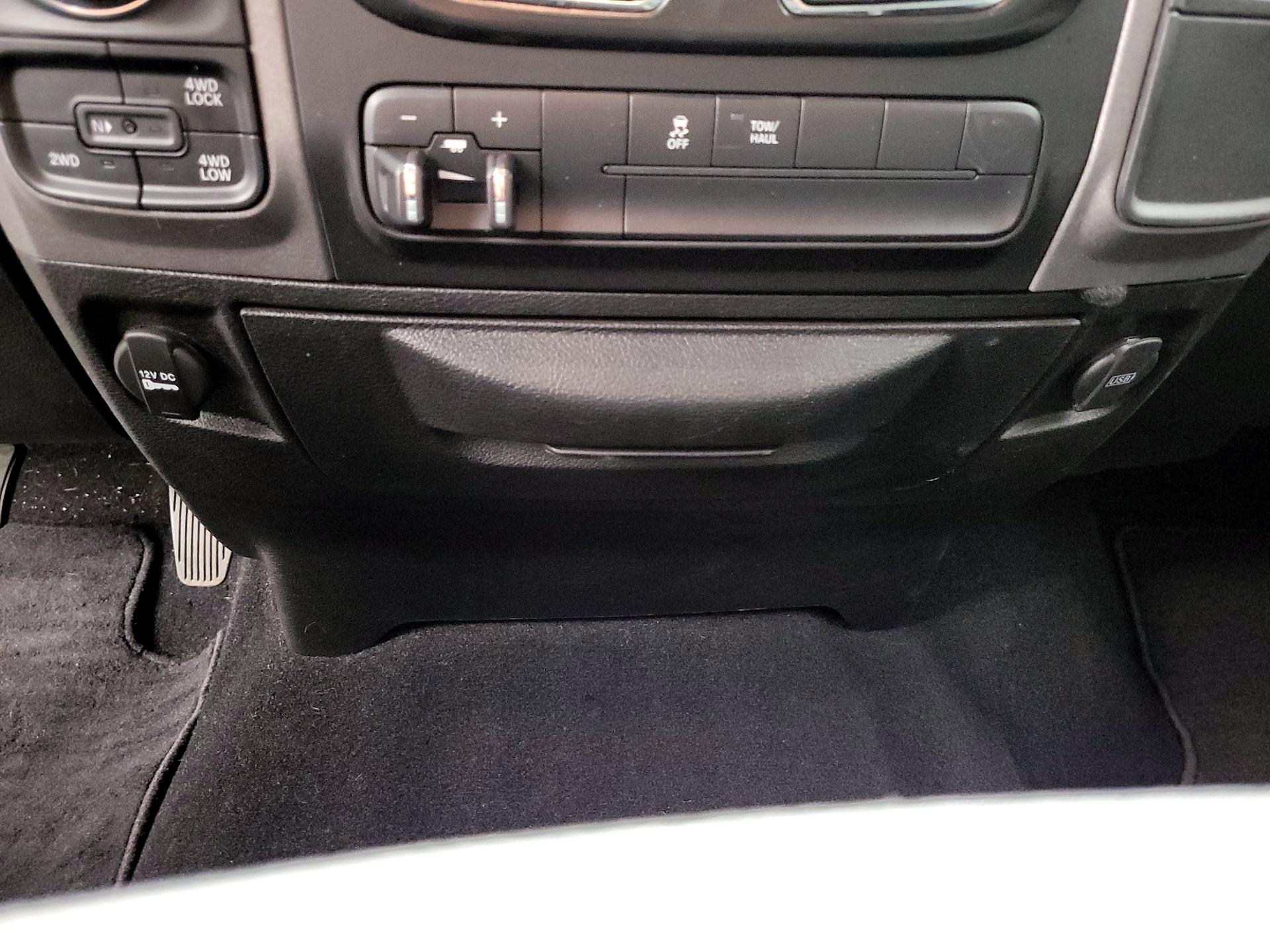 Thumbnail: 2019 RAM 1500 Classic - 19
