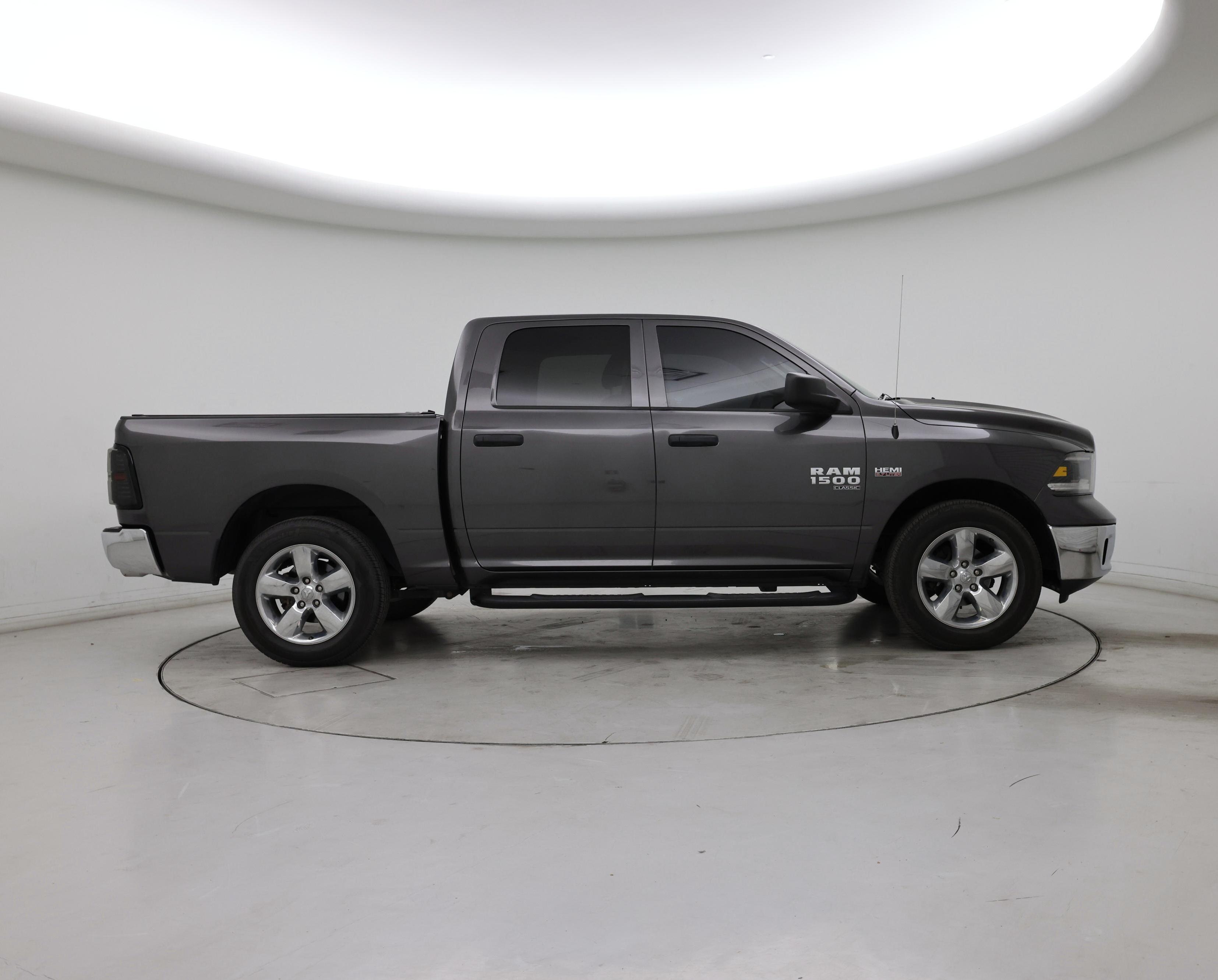 Thumbnail: 2019 RAM 1500 Classic - 7