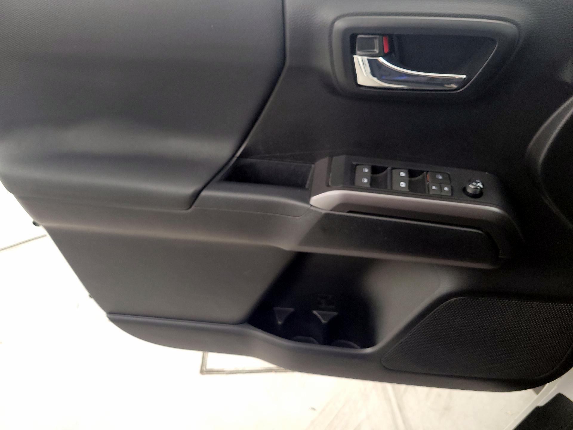 Thumbnail: 2021 Toyota Tacoma - 12