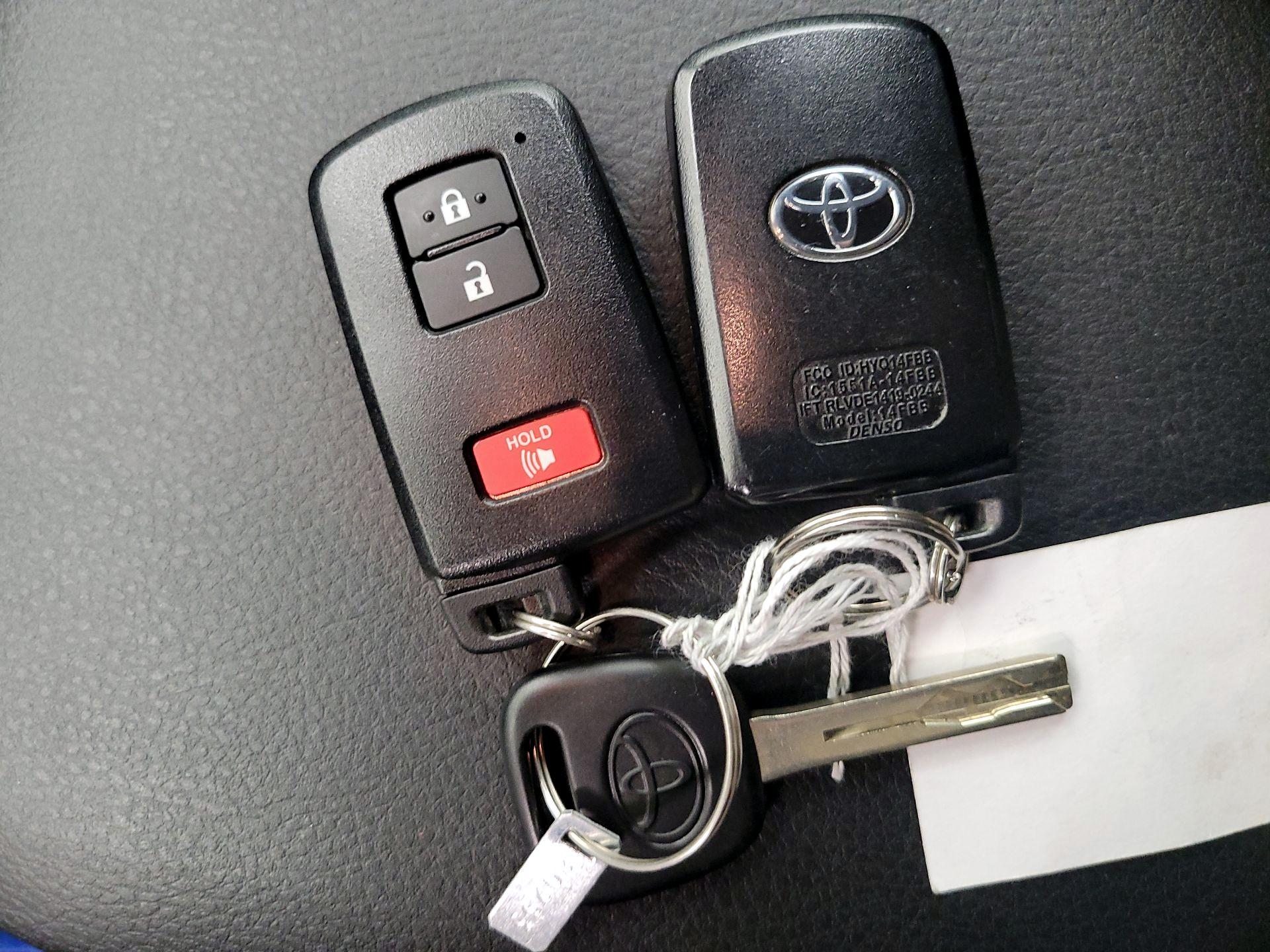 Thumbnail: 2021 Toyota Tacoma - 20