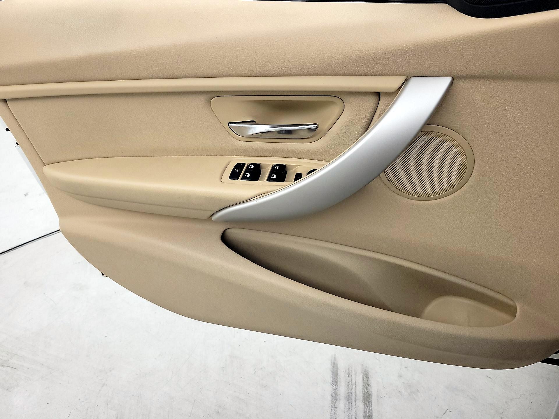 Thumbnail: 2015 BMW 3 Series - 12