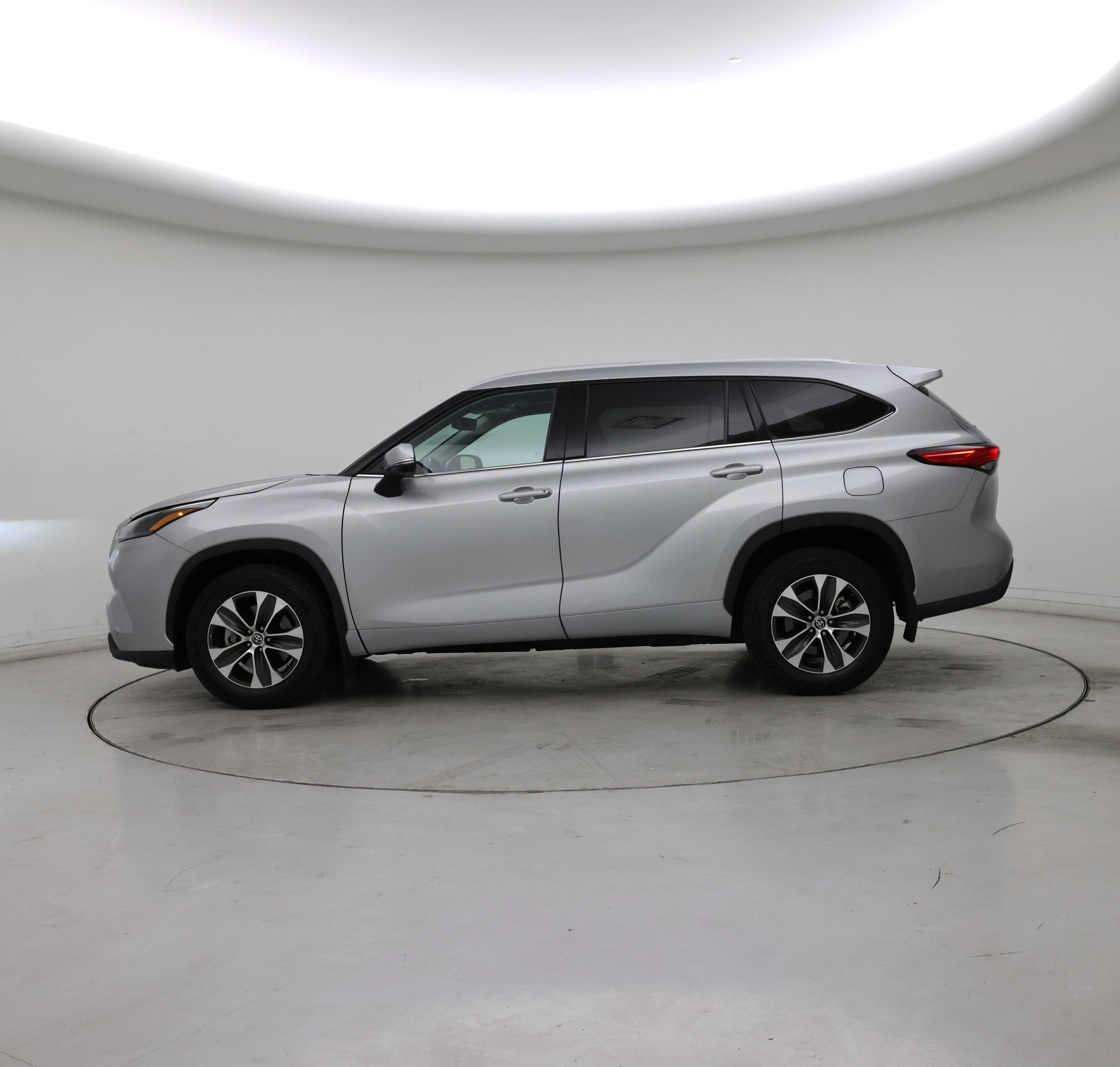 Thumbnail: 2022 Toyota Highlander - 3