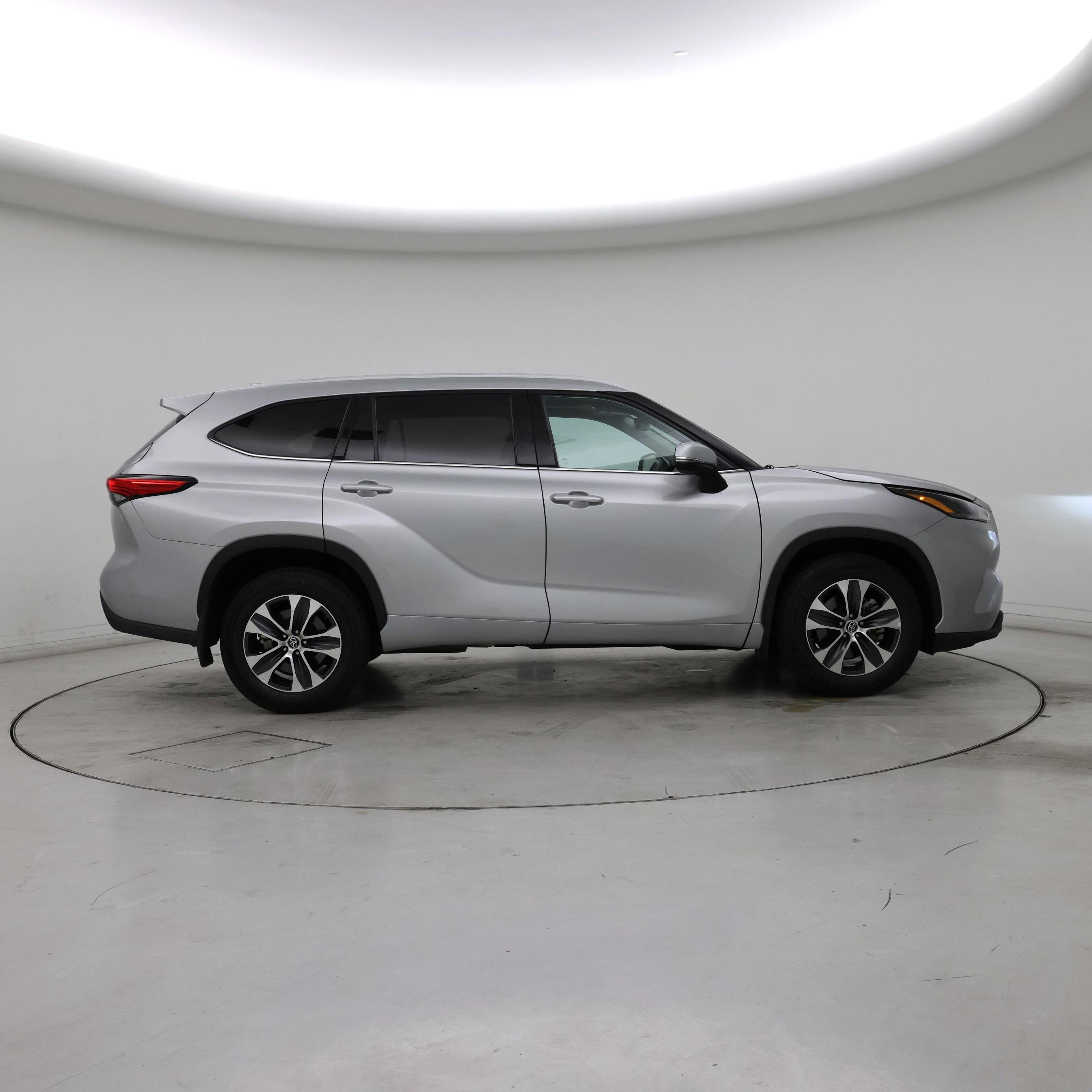 Thumbnail: 2022 Toyota Highlander - 7