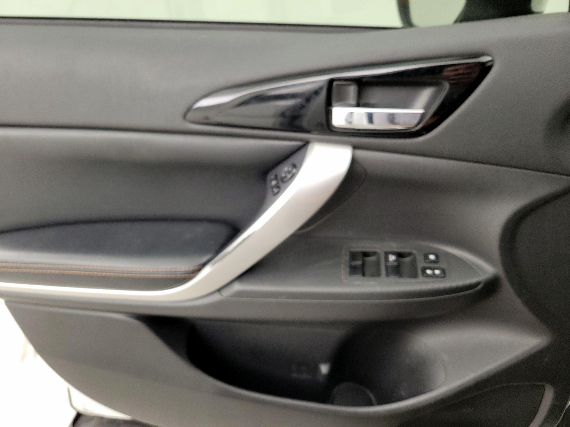 Thumbnail: 2018 Mitsubishi Eclipse Cross - 12
