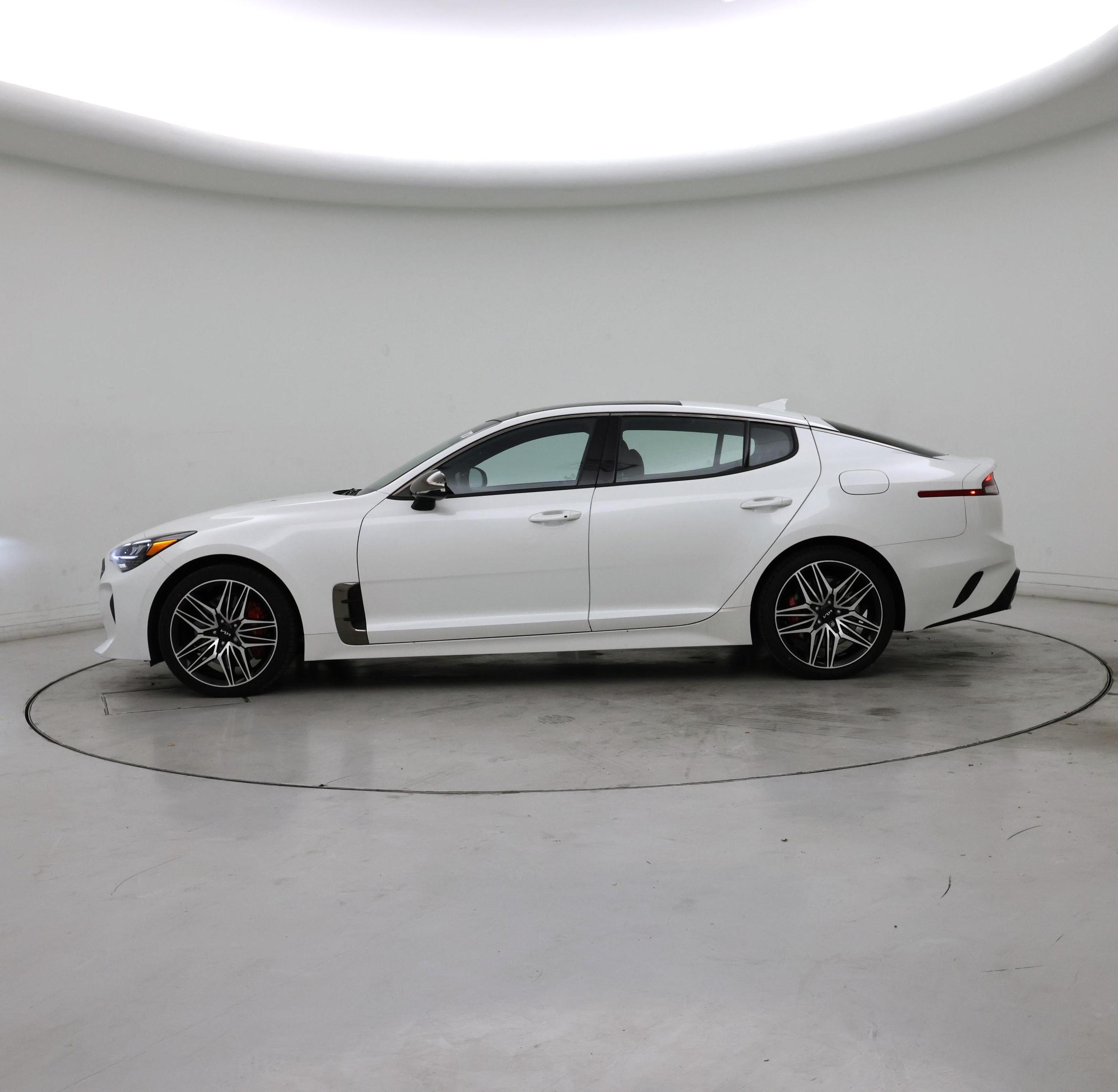 Thumbnail: 2022 Kia Stinger - 3