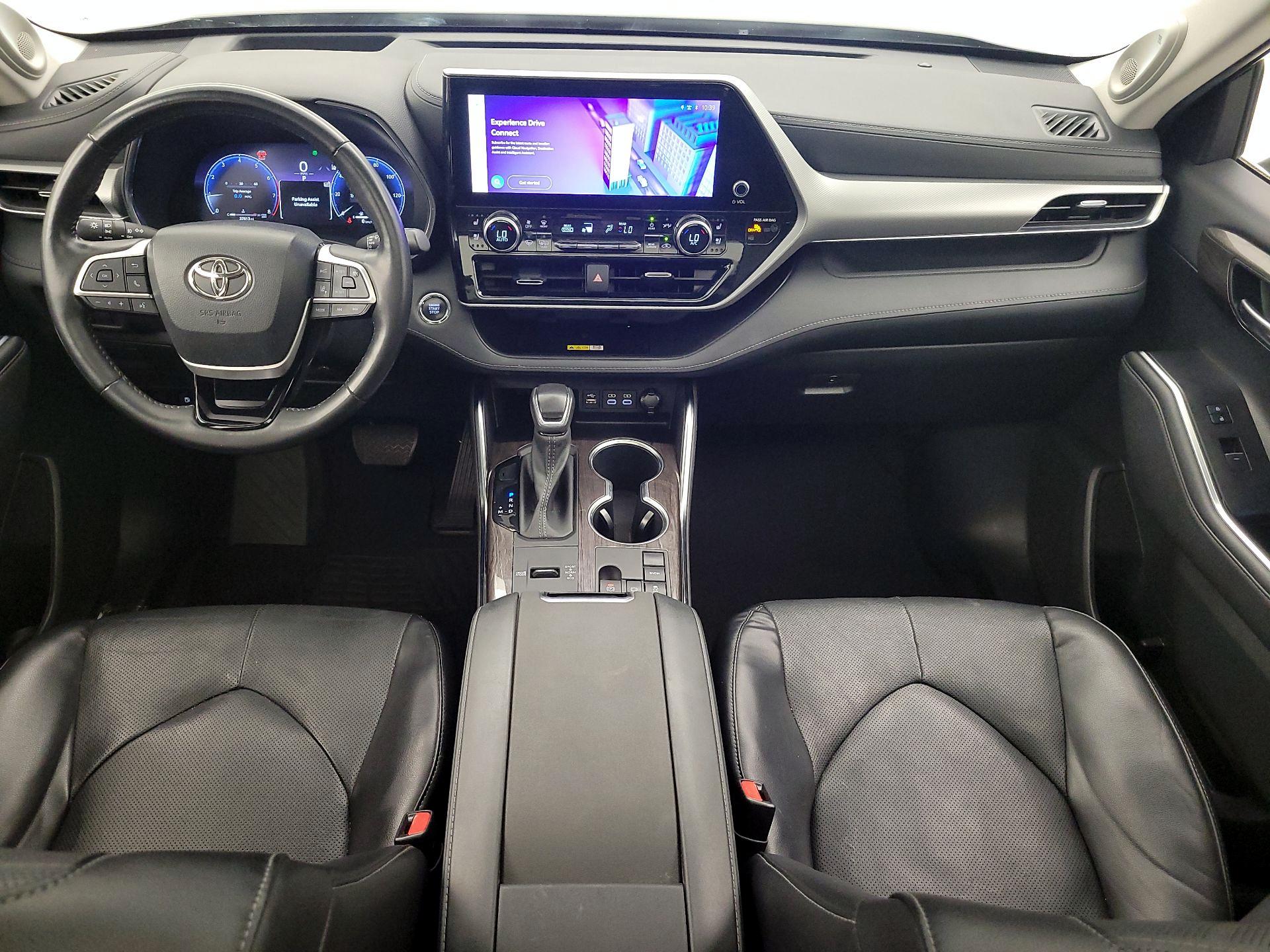 Thumbnail: 2023 Toyota Highlander - 9