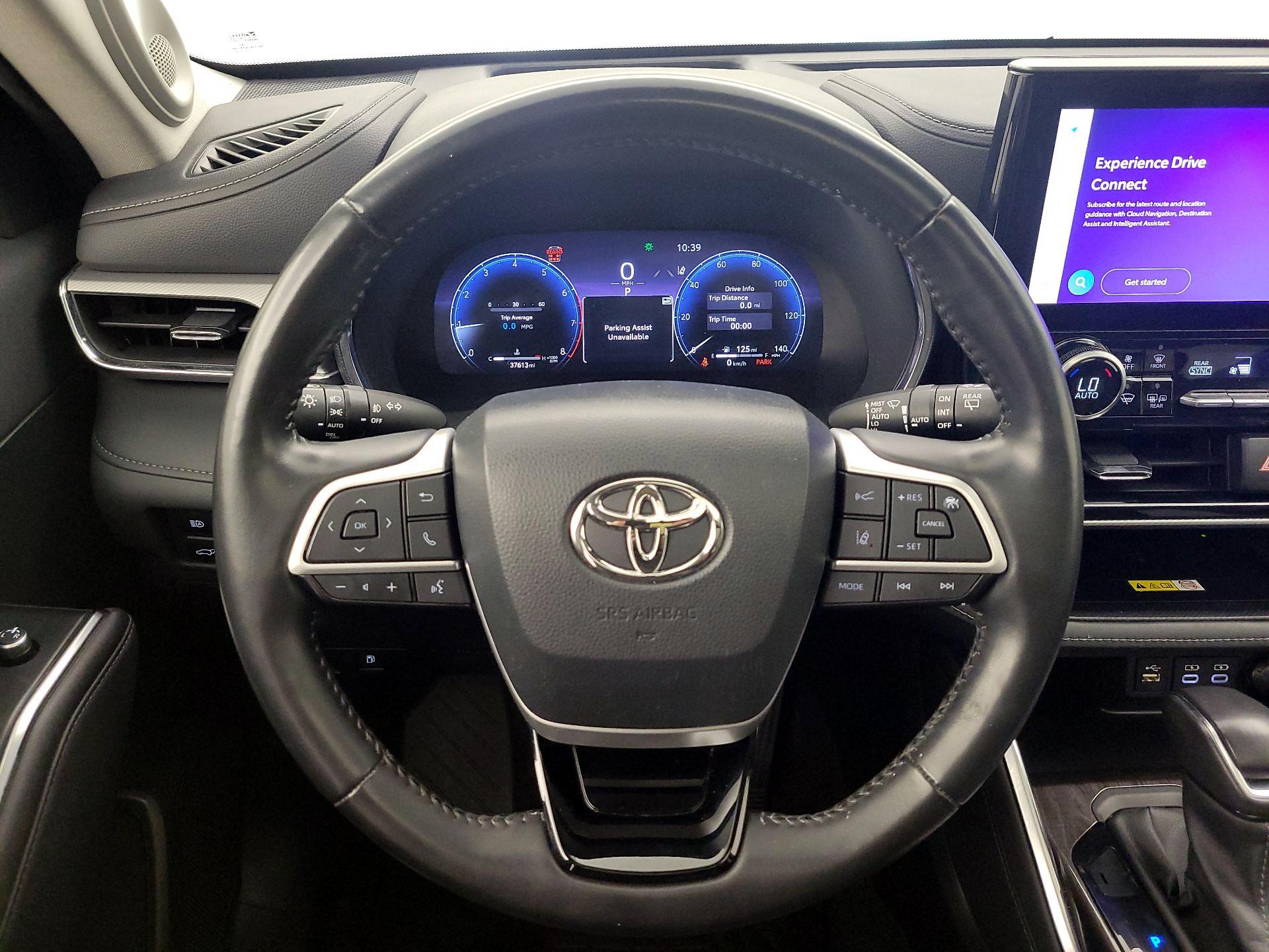 Thumbnail: 2023 Toyota Highlander - 10