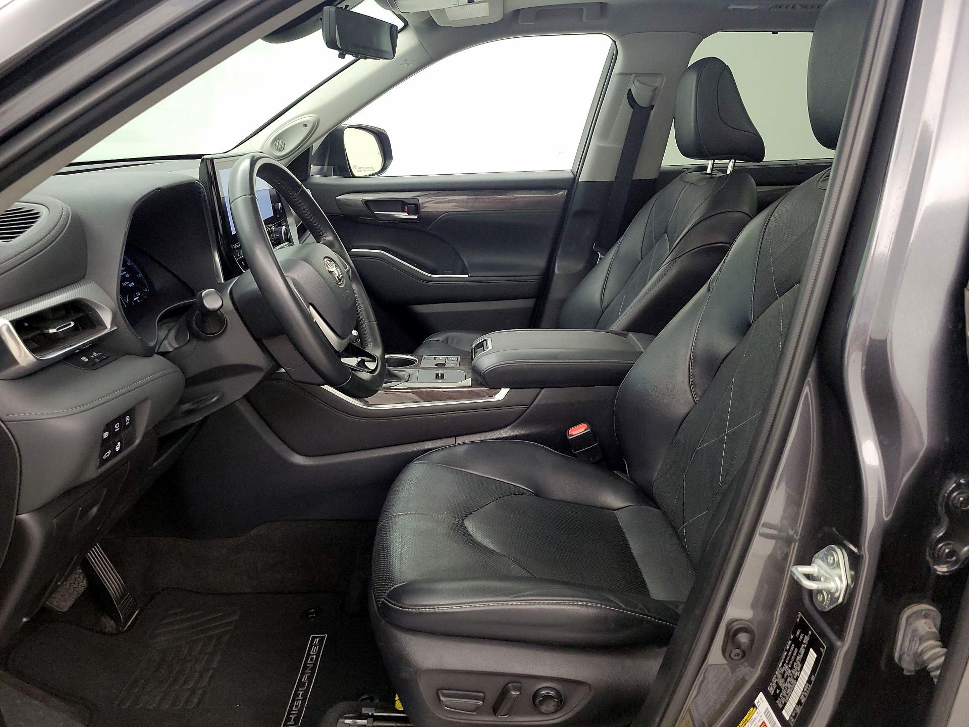 Thumbnail: 2023 Toyota Highlander - 11