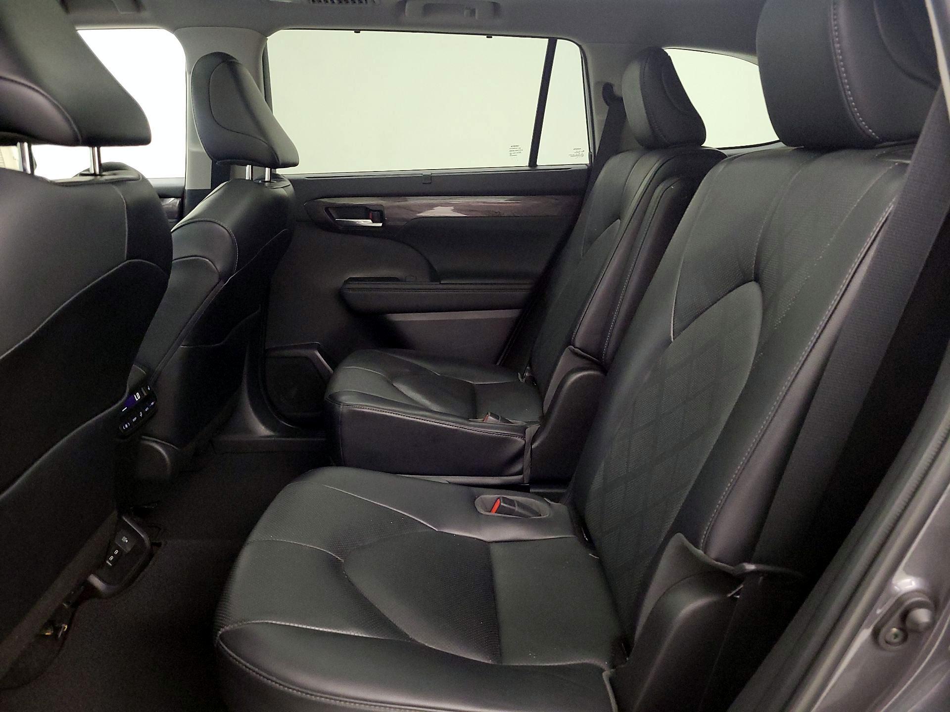 Thumbnail: 2023 Toyota Highlander - 20