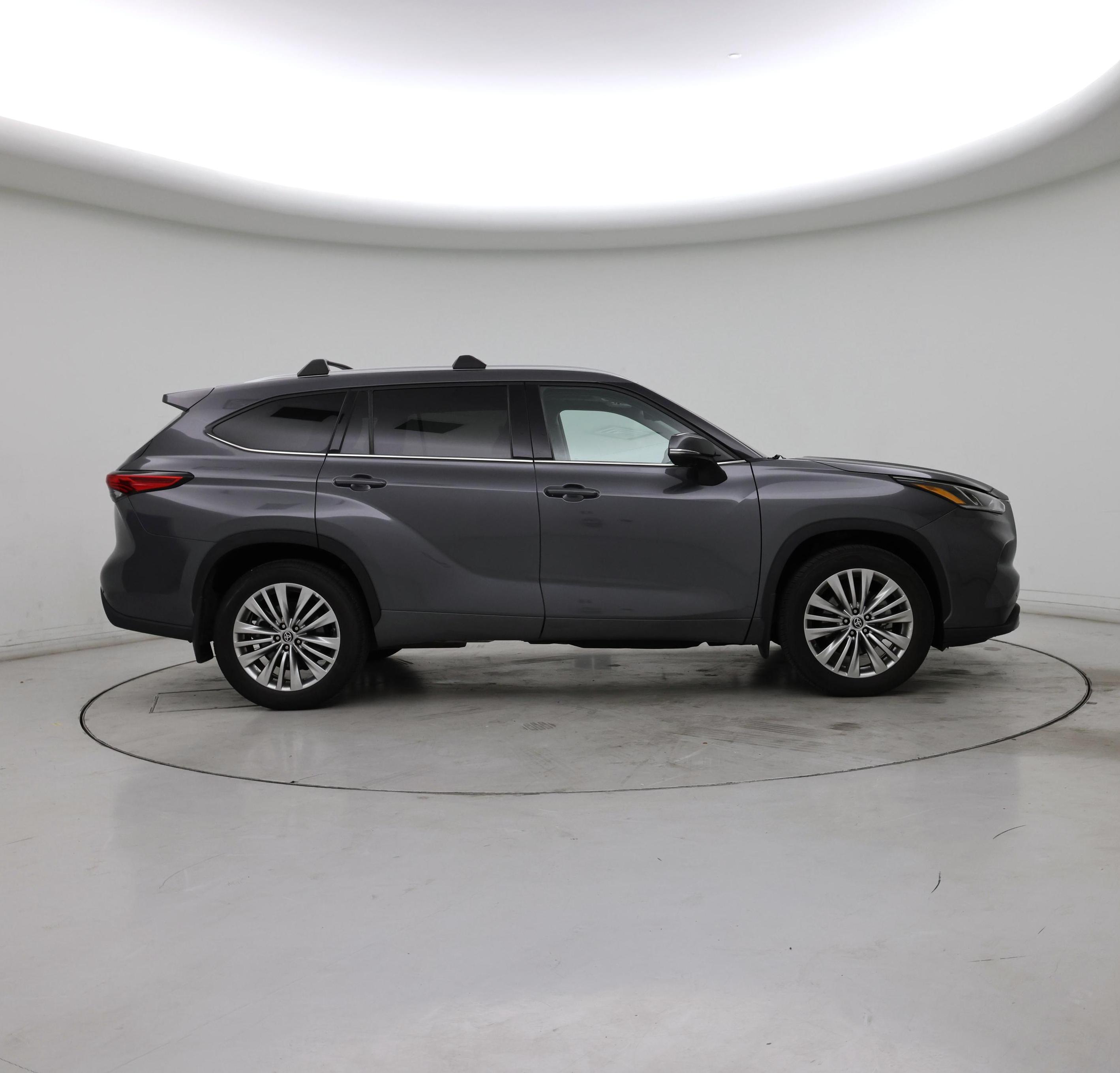 Thumbnail: 2023 Toyota Highlander - 7