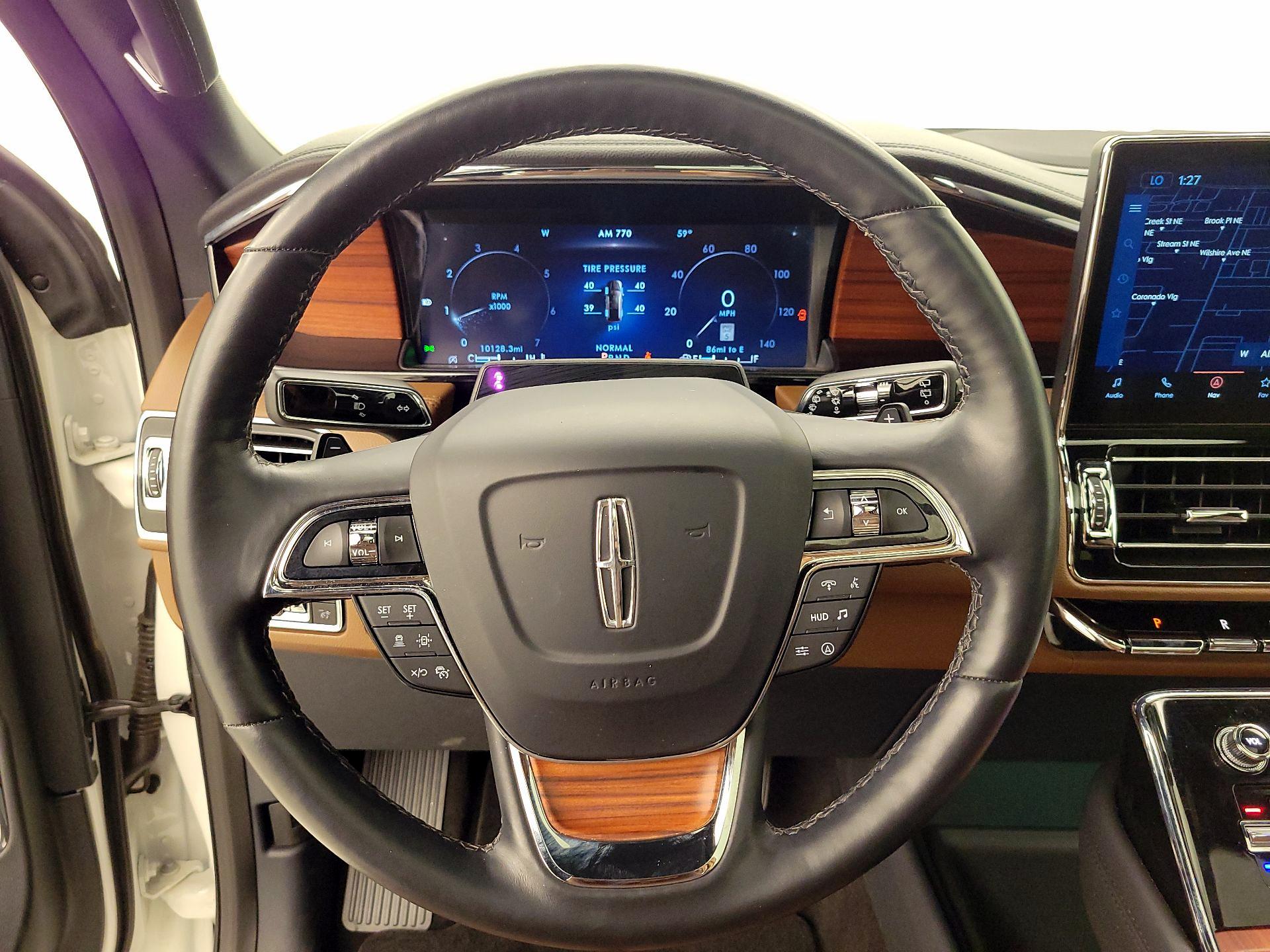 Thumbnail: 2024 Lincoln Navigator - 10