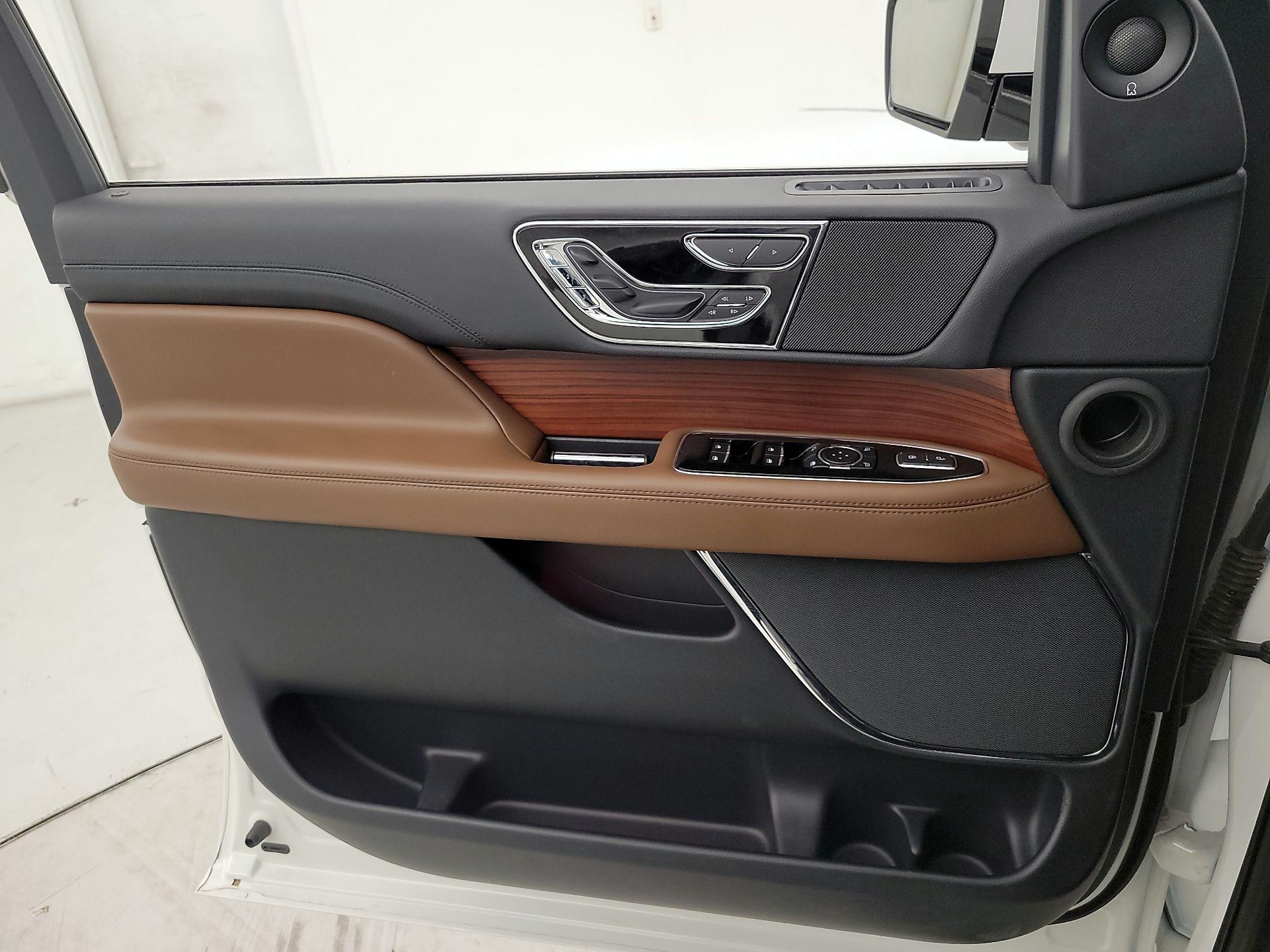 Thumbnail: 2024 Lincoln Navigator - 12