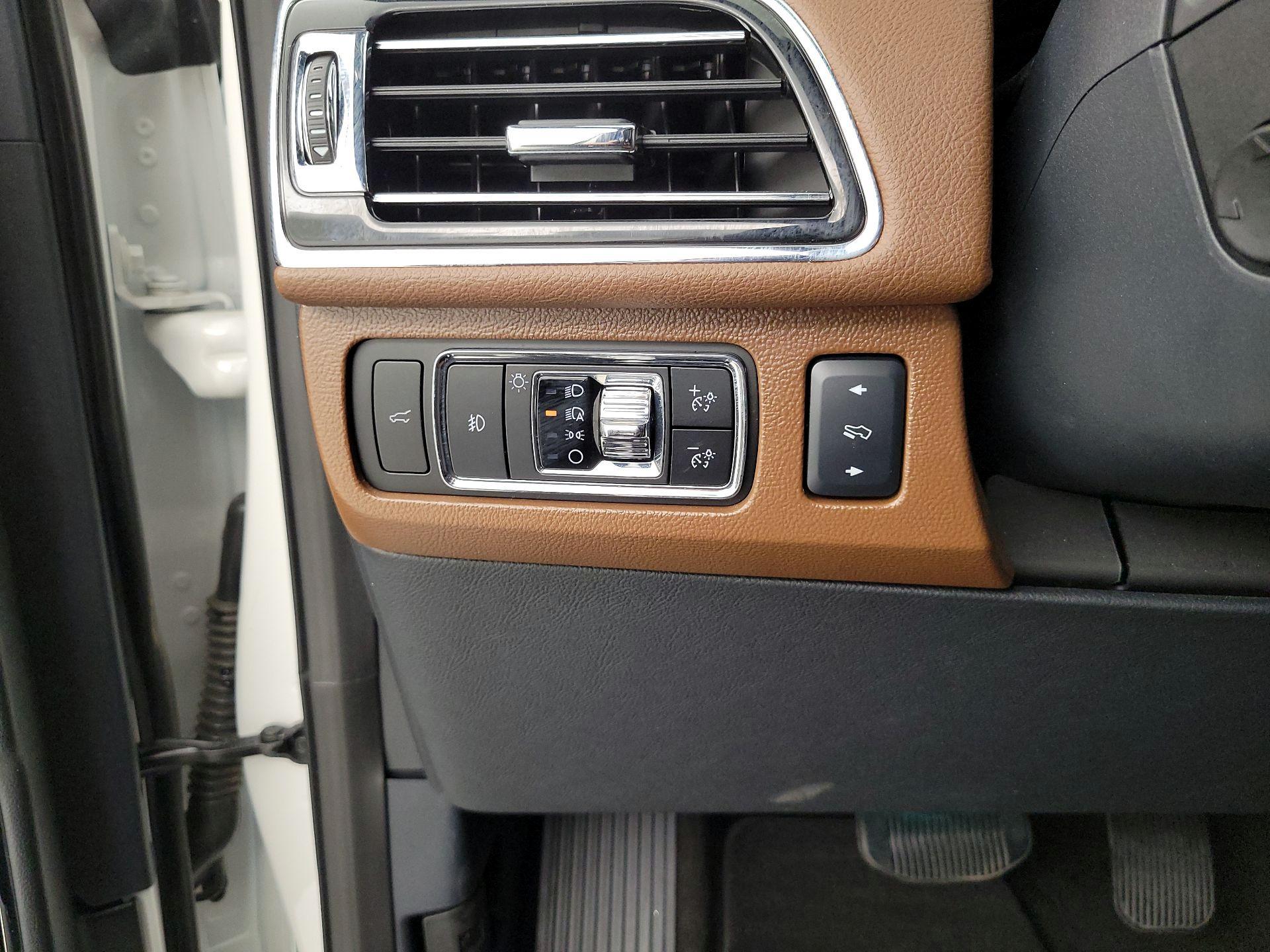 Thumbnail: 2024 Lincoln Navigator - 13