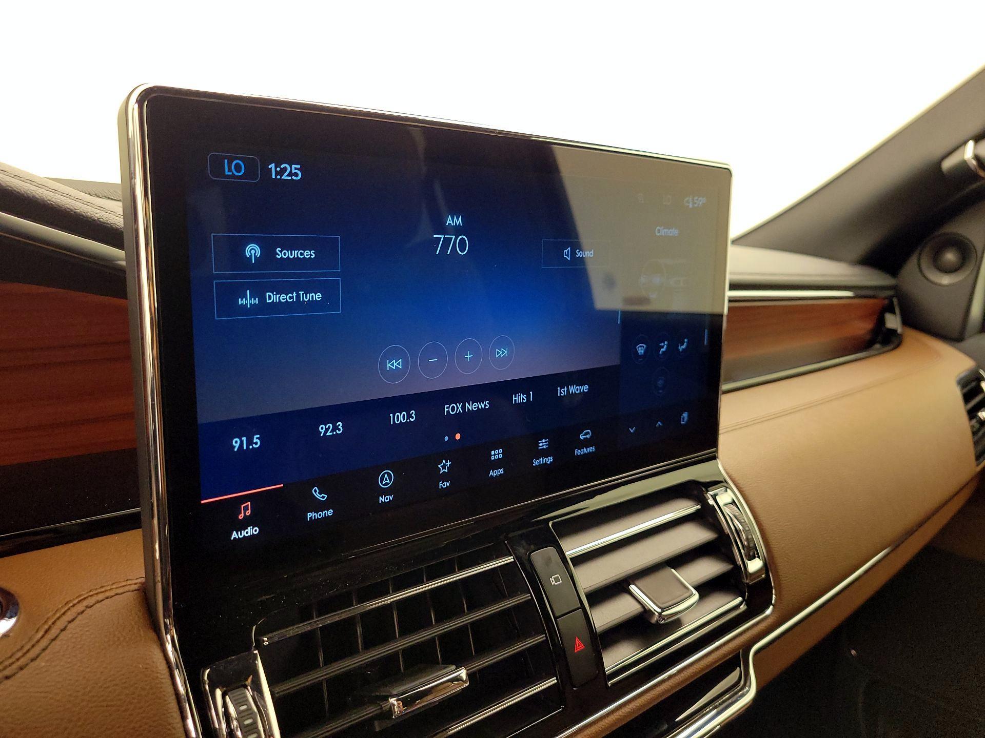 Thumbnail: 2024 Lincoln Navigator - 16