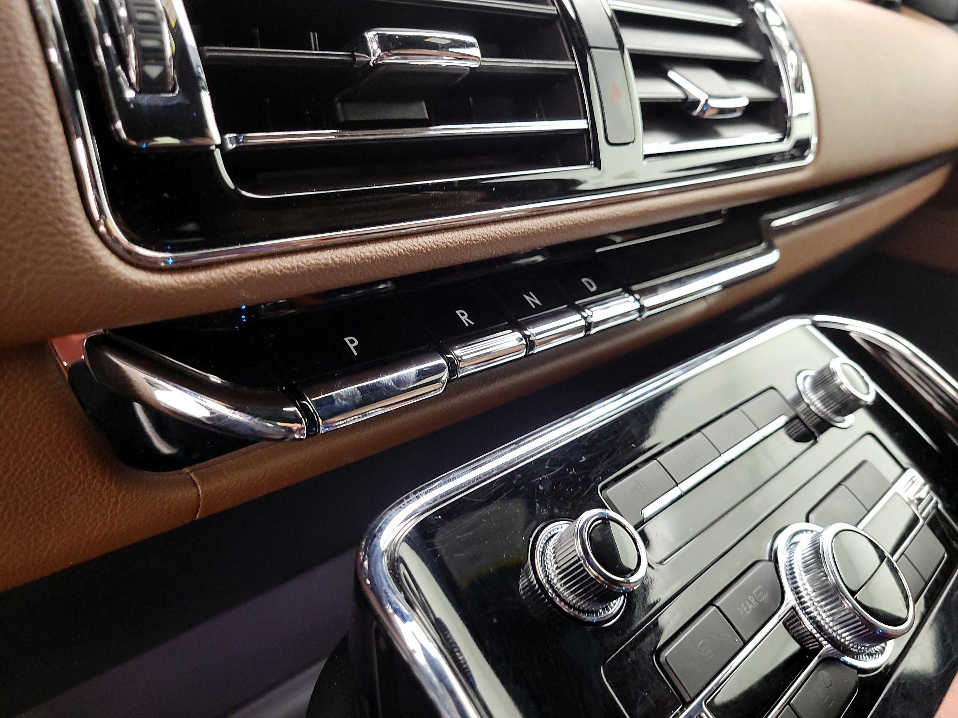 Thumbnail: 2024 Lincoln Navigator - 18