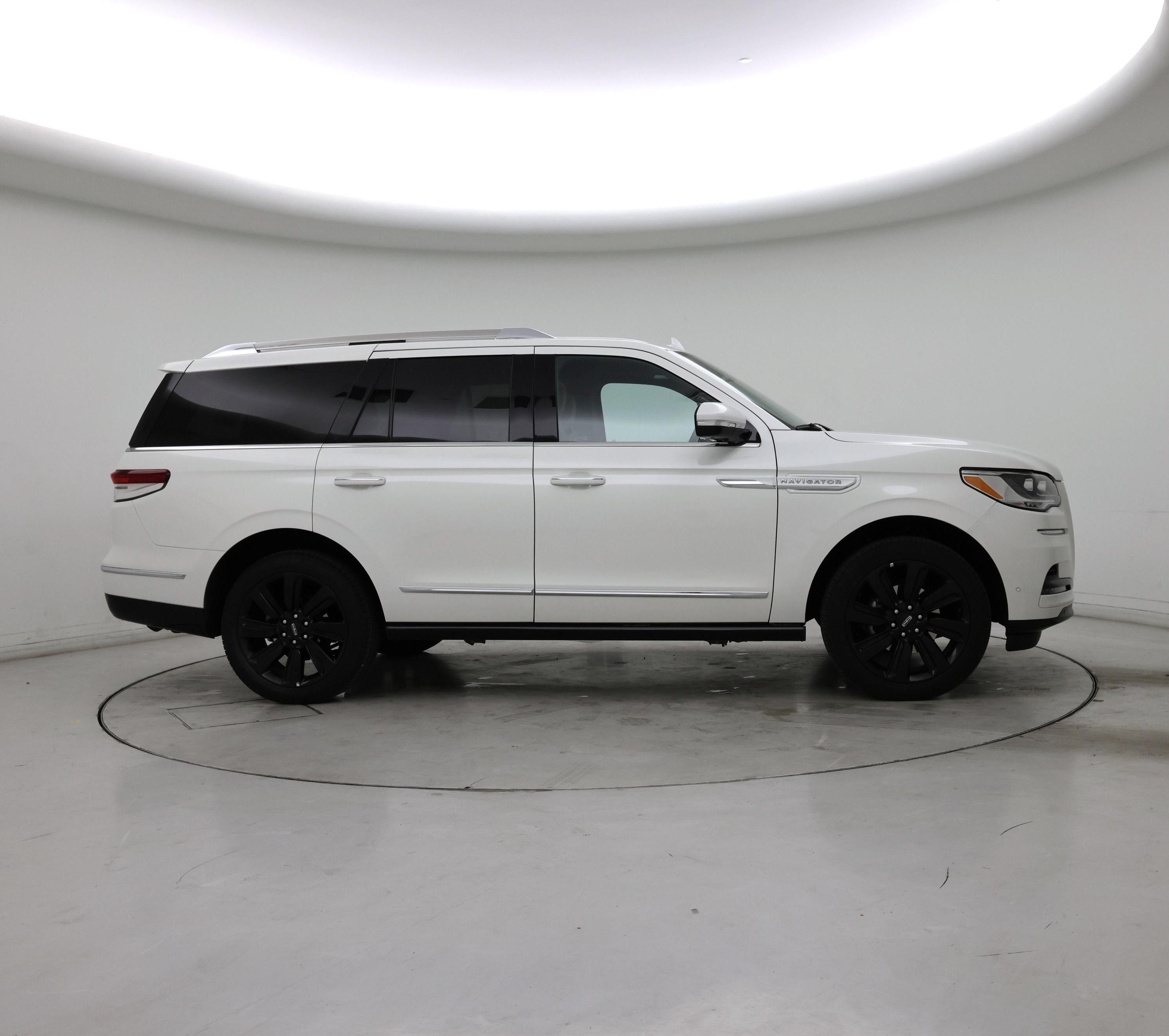 Thumbnail: 2024 Lincoln Navigator - 7