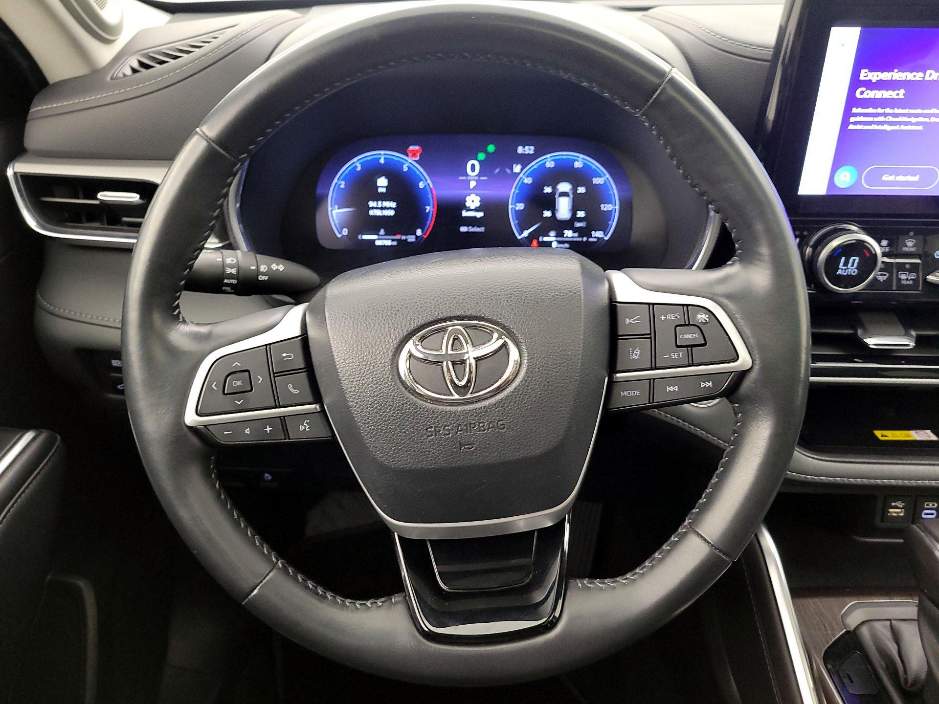 Thumbnail: 2023 Toyota Highlander - 10