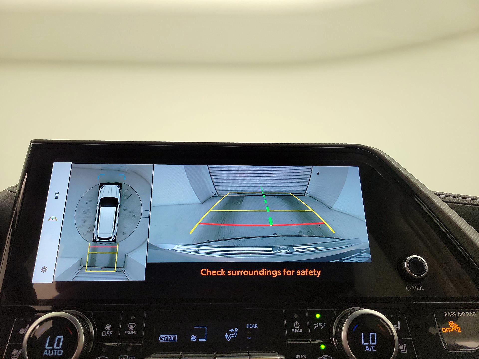 Thumbnail: 2023 Toyota Highlander - 14