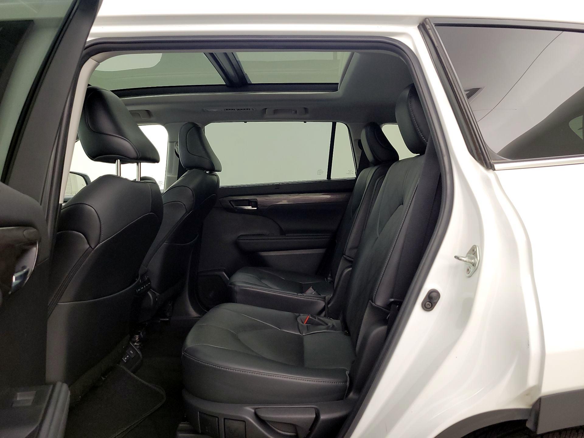 Thumbnail: 2023 Toyota Highlander - 20