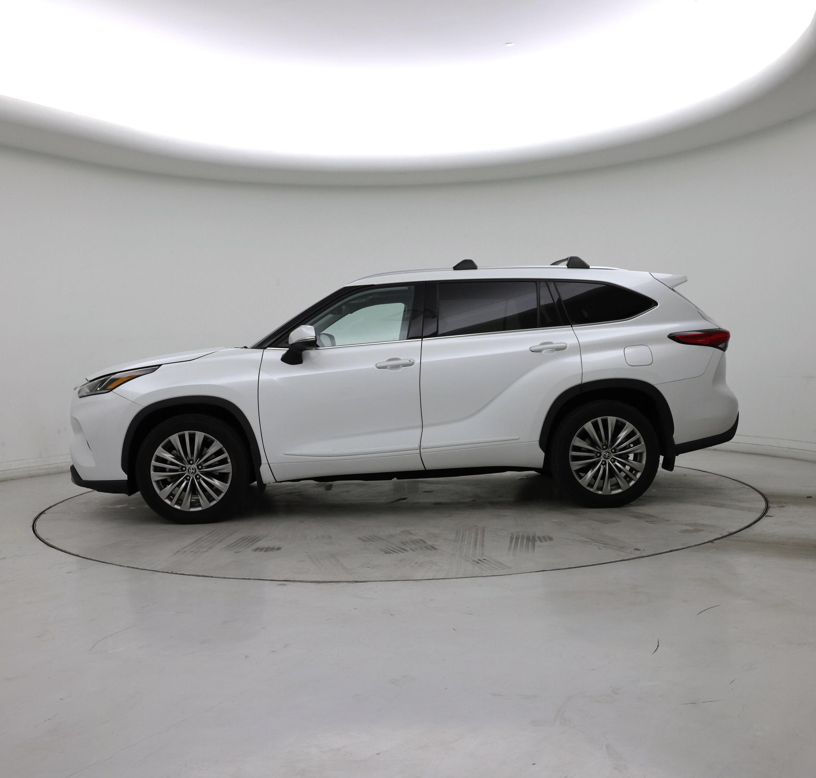 Thumbnail: 2023 Toyota Highlander - 3