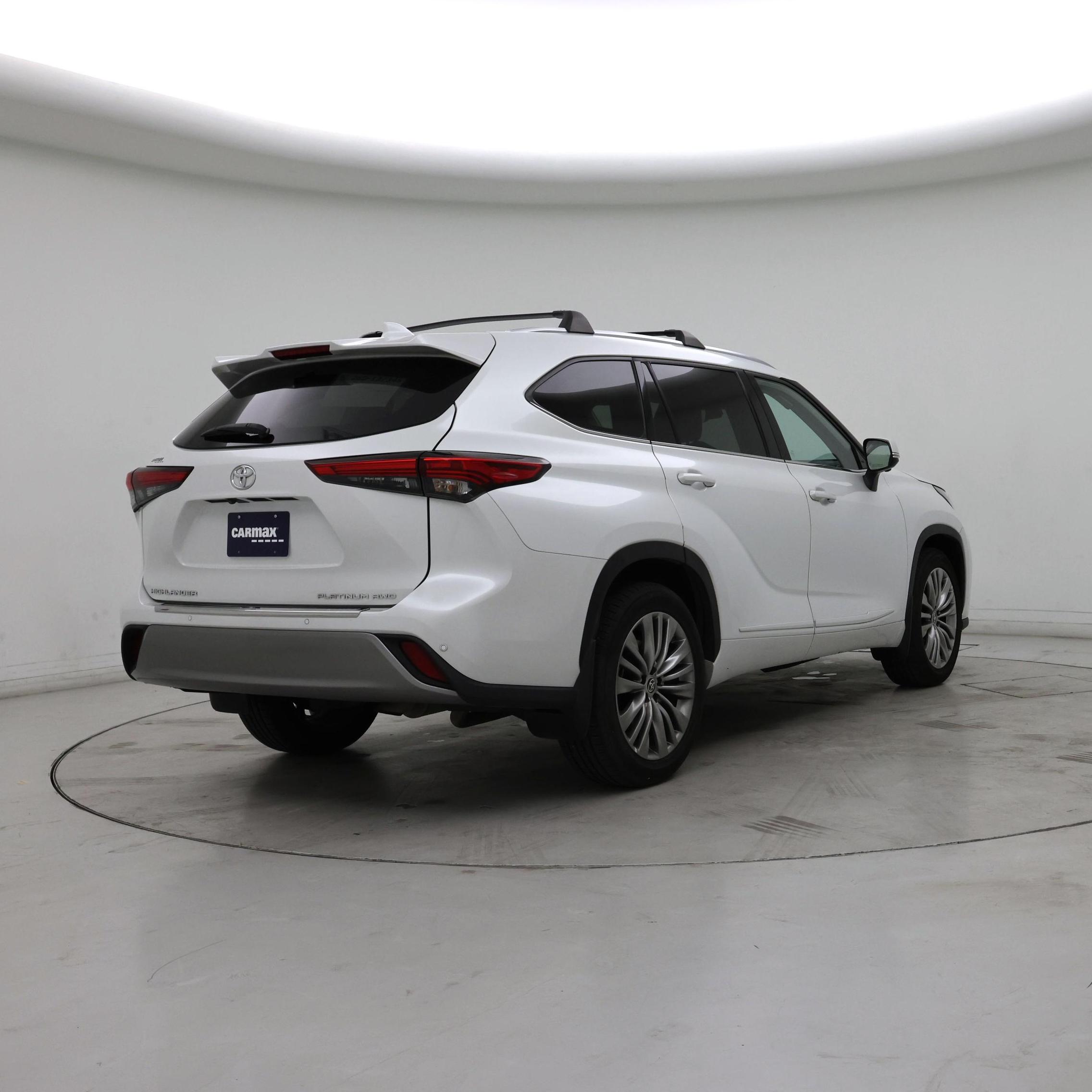 Thumbnail: 2023 Toyota Highlander - 8