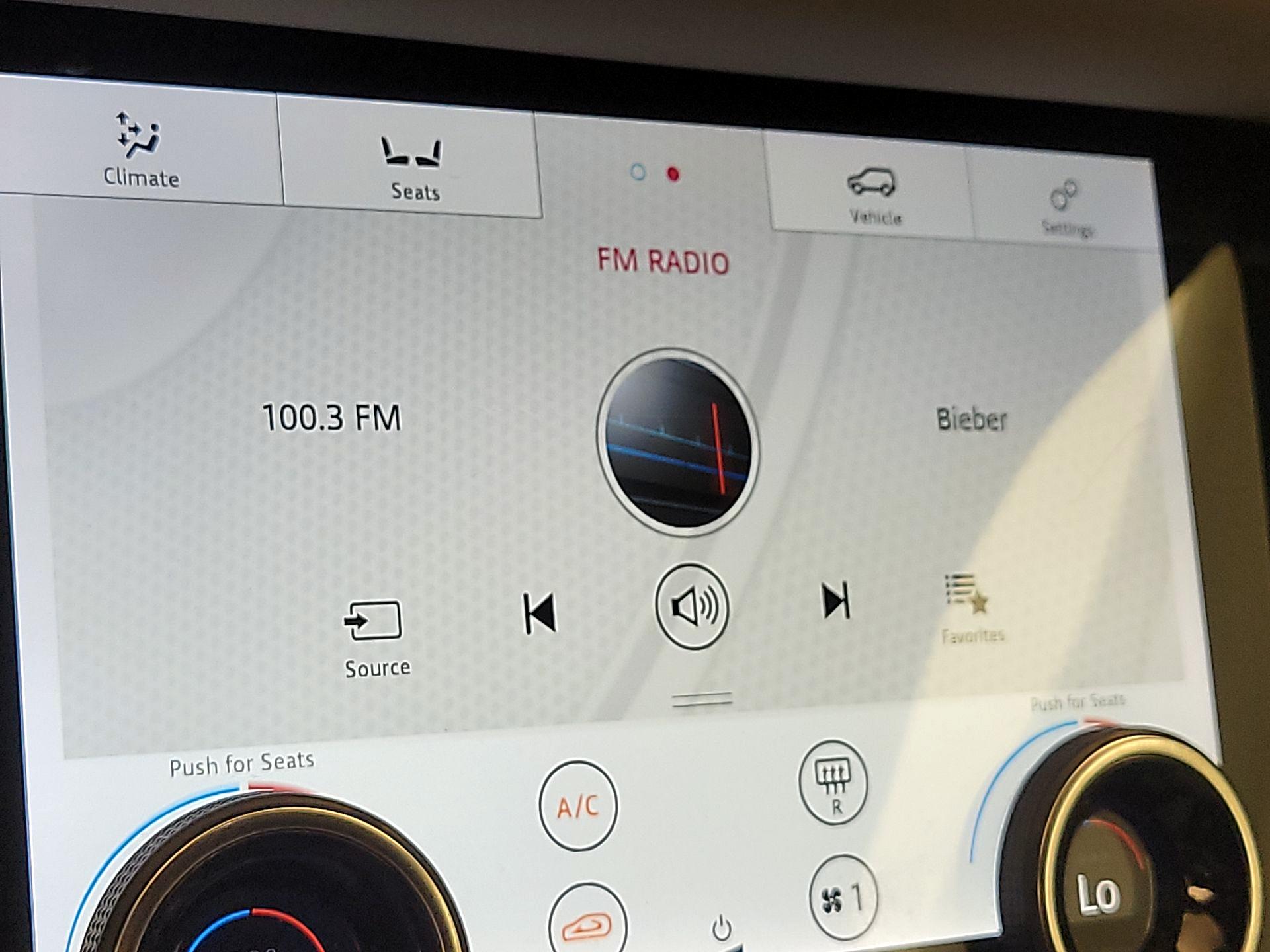 Thumbnail: 2020 Land Rover Range Rover Evoque - 16