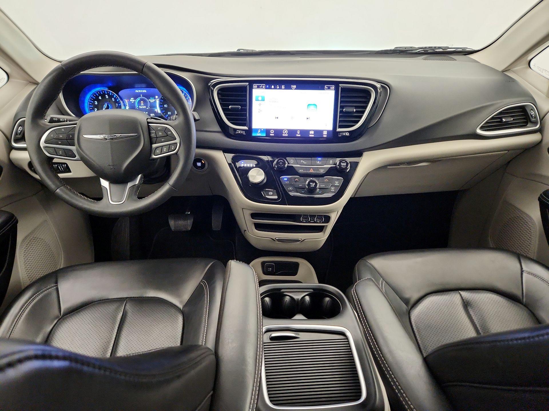 Thumbnail: 2023 Chrysler Pacifica - 9