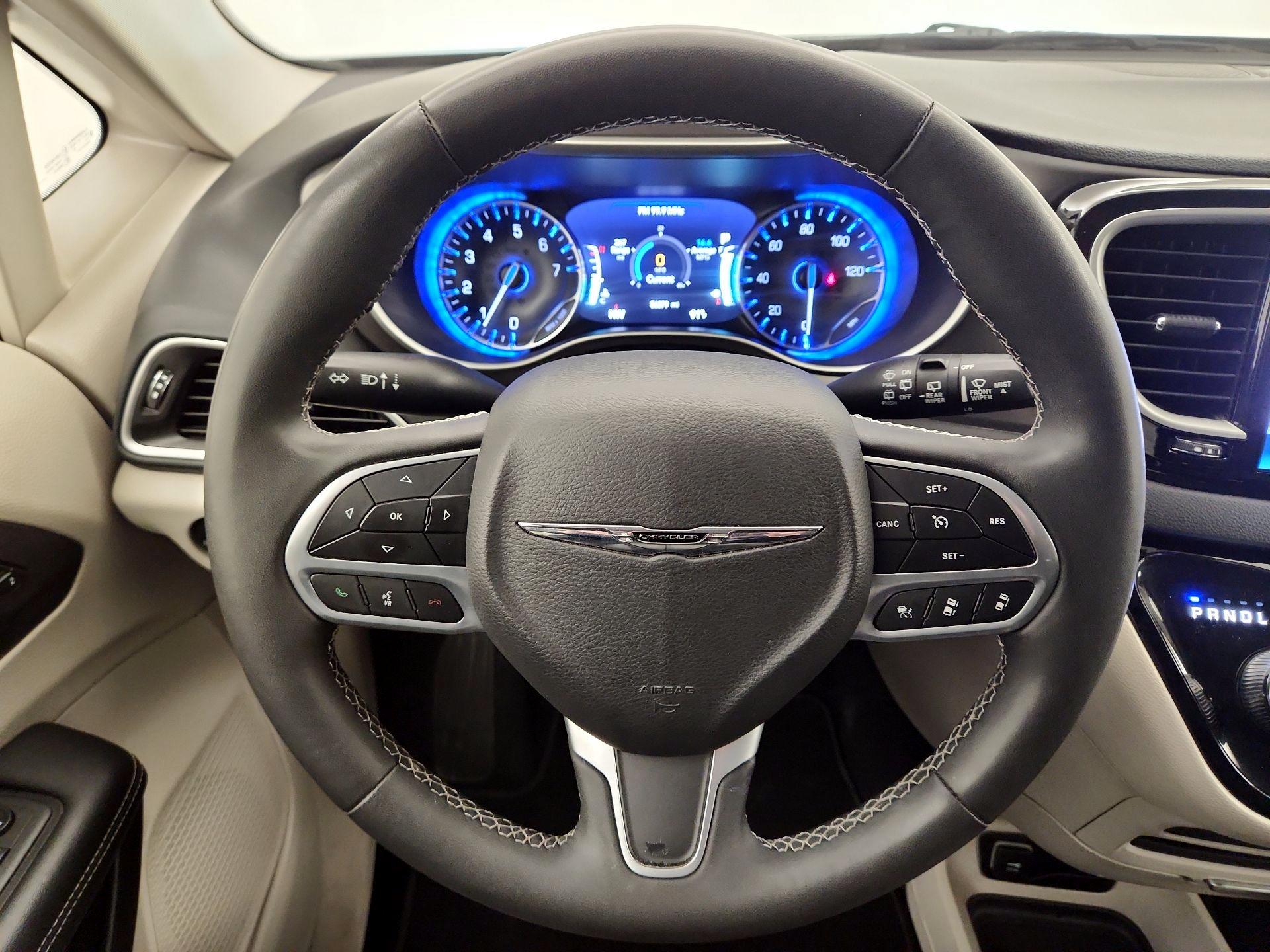 Thumbnail: 2023 Chrysler Pacifica - 10