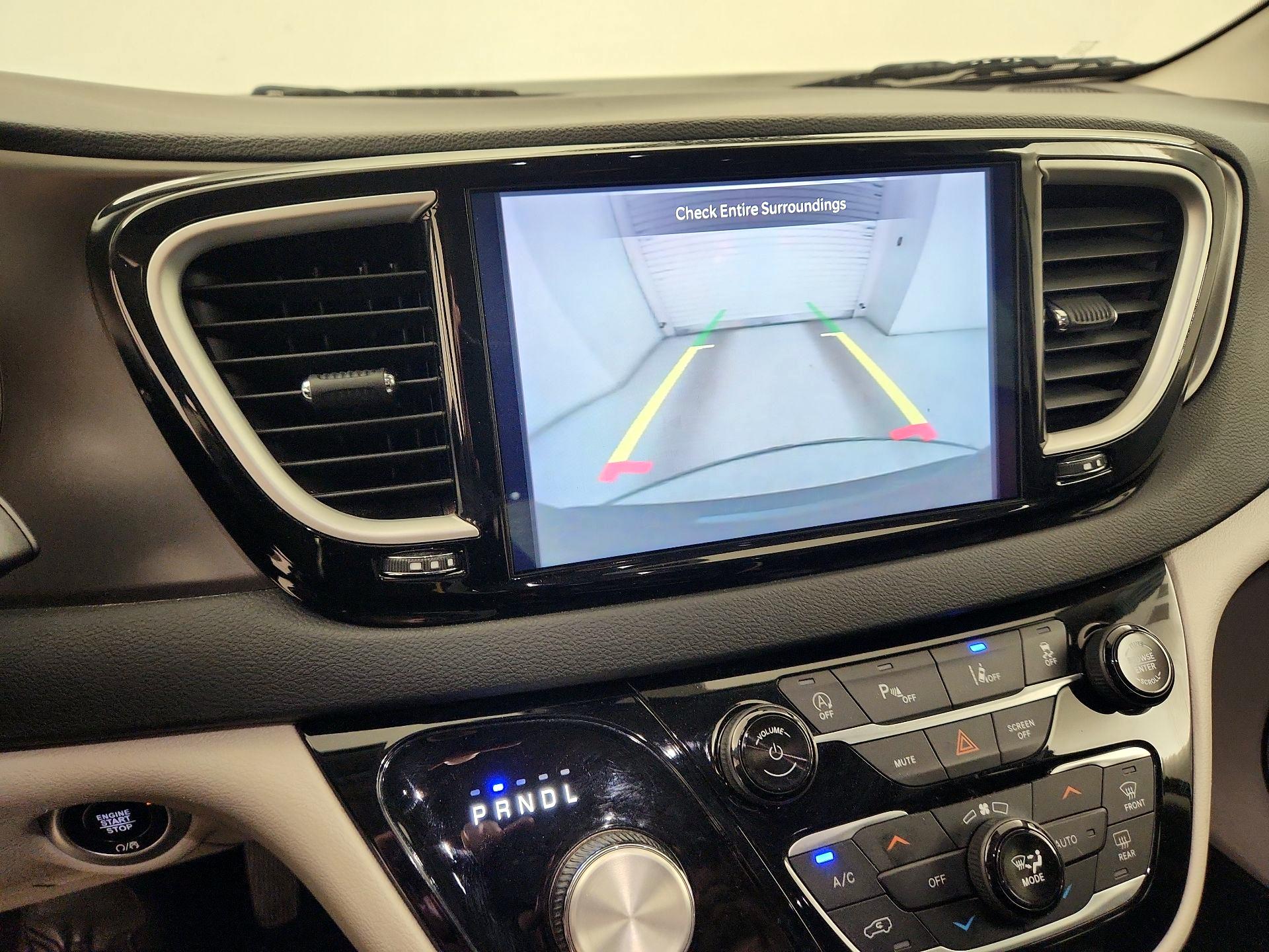 Thumbnail: 2023 Chrysler Pacifica - 14